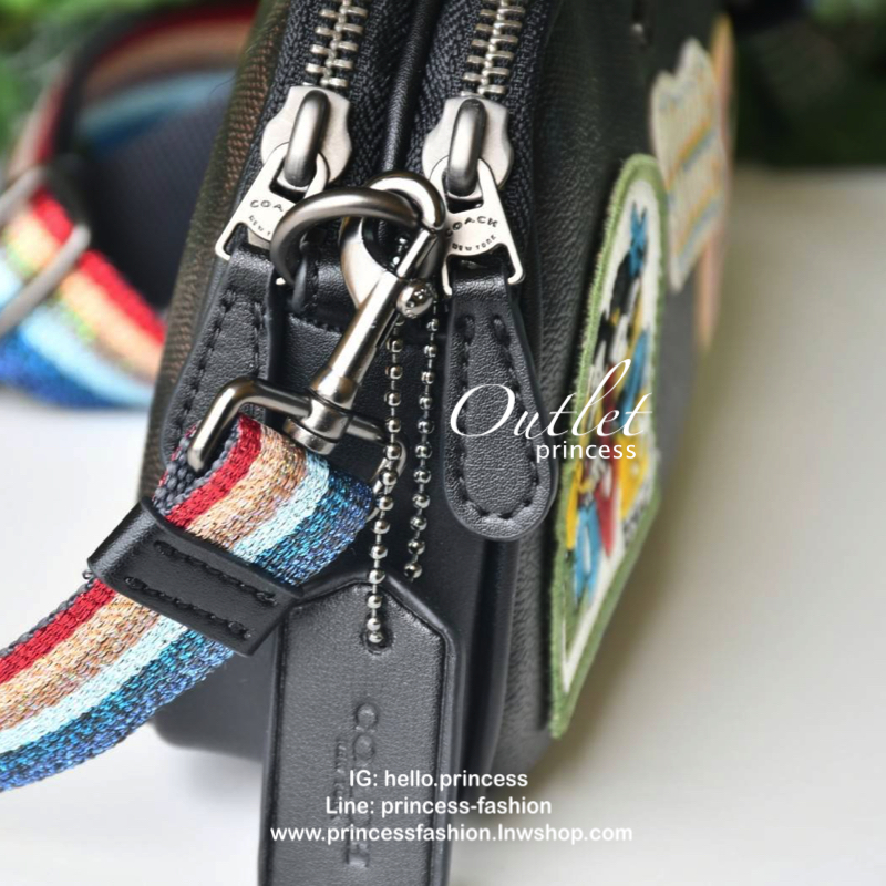COACH MINI CROSSBODY MINNIE POUCH BAG กระเป๋าสะพาย size mini 2 zip วัสดุหนังลาย signature แต่งลาย minnie เพิ่มความน่ารัก limited edition เปิด - ปิดด้วยซิป แบ่ง 2 ช่องใหญ่ ภายในโล่ง ใส่ wallet กลาง มือถือได้ทุกรุ่น และของใช้จุกจิก พร้อมสายยาวถอด ปรับได้ค่ะ