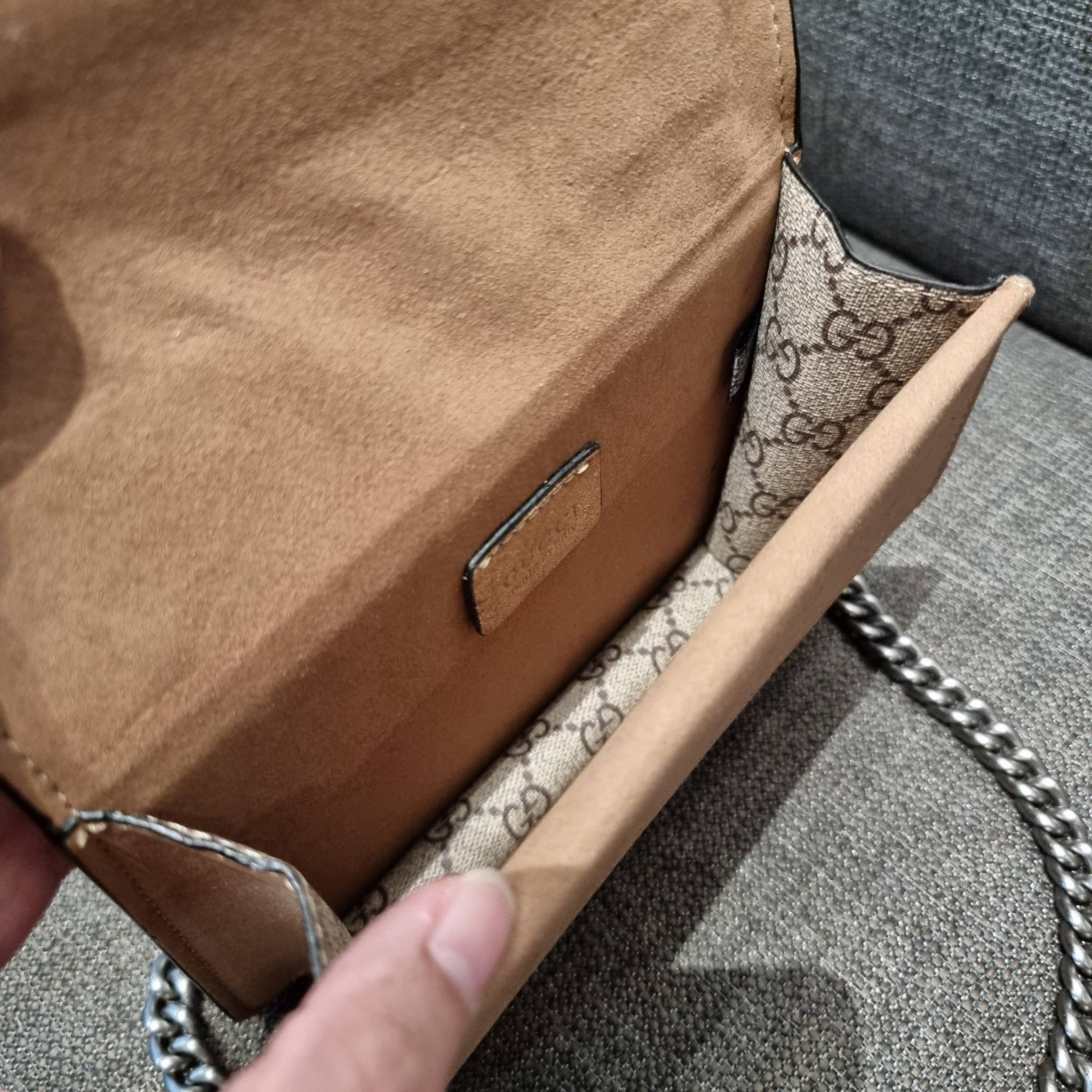 Gucci Mini Dionysus GG Shoulder Bag น้องมินิ ไซส์เล็กสุดเลิศ จัดให้แล้วจ้า!! ฮอตสุดไม่มีใครเกิน สวยจริงไม่ทิพย์!! GC CROSSBODY BAG WITH GWP สุดคุ้มกับกระเป๋าสะพายรุ่นที่สาวๆต้องไม่พลาด!! ดึงดูดและสะกดสายตาด้วยอะไหล่ดีเทลหรูรูปหัวสิงโต วัสดุหนังแคนวาส ทนทา