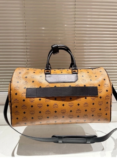 ORI | M.C.M NOMAD WEEKENDER / M.C.M Travel Bag กระเป๋าเดินทางใบใหญ่ ดีไซน์คลาสสิคสายสปอร์ต สายลุย ต้องมารวมกันตรงนี้เลยจ้า ดีไซน์โฉบเฉี่ยว ดูเท่