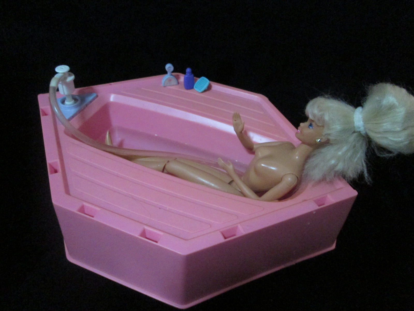 Barbie Dressing Table with Spa Bathtub_เฟอร์นิเจอร์บาร์บี้แท้มือสองสภาพดี