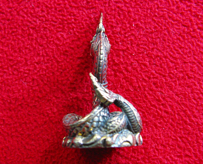 องค์พญานาค สูง4.5ซม. เนื้อทองเหลือง(ตั้งบูชาหน้ารถ)พร้อมใบคาถาค่ะ