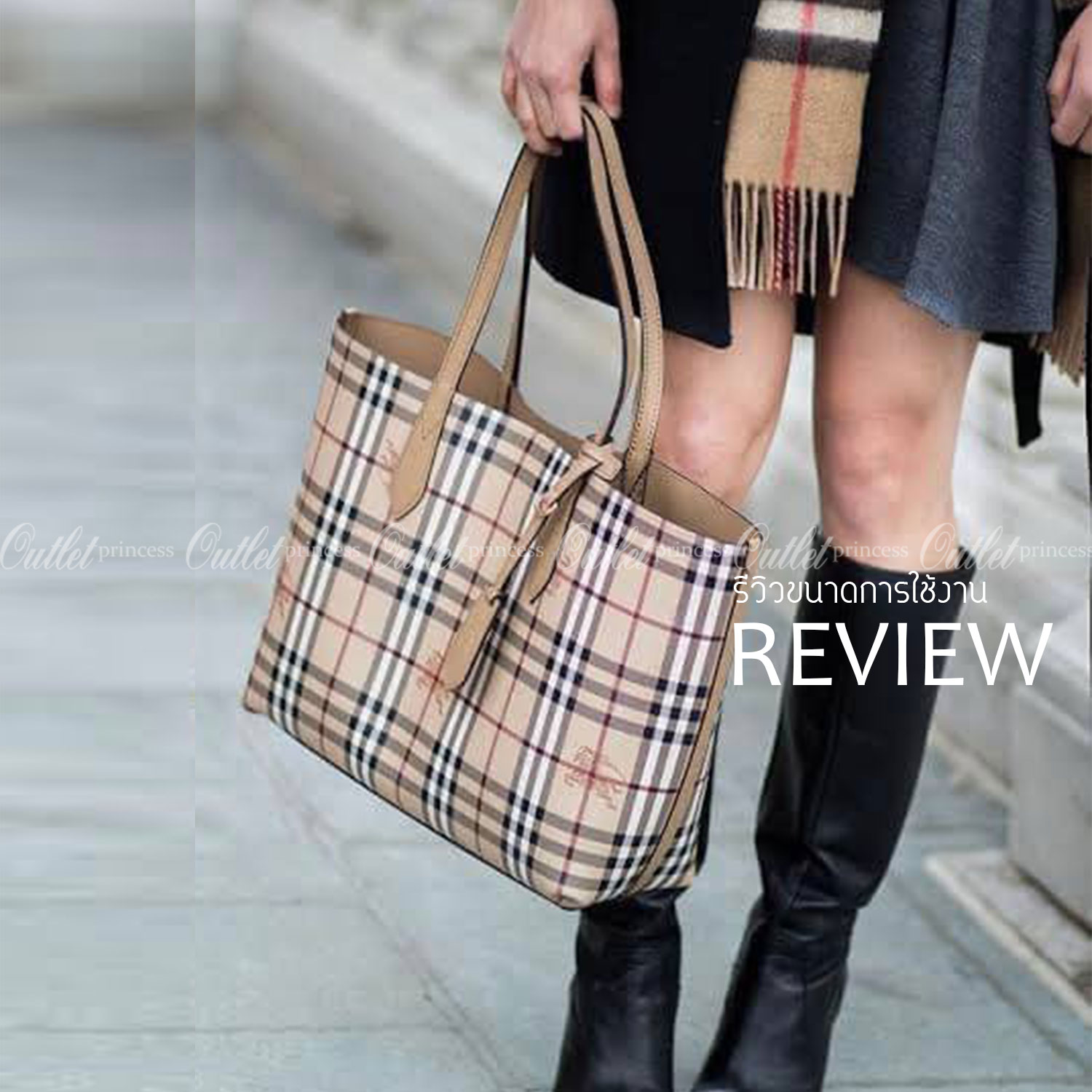 BURBERRY Leather Haymarket Check Medium Reversible Tote Bag กระเป๋าสะพายไหล่ทรงช้อปปิ้ง ทรงคลาสสิค ฮิตตลอดกาล ทรงสวยขนาดกำลังดี ตัวกระเป๋า วัสดุหนัง Pu ด้านหน้าติดโลโก้แบรนด์ ด้านในเป็นลายแรนด์ **สามารถใช้ได้ทั้ง2ฝั่ง ประดับด้วยป้ายแท็คหนัง ภายในช่องหลัก 