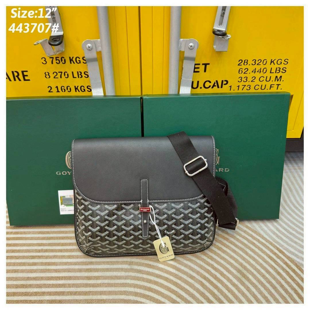 Goyard Coursier Messenger bag กระเป๋าแมสเซ็นเจอร์ดีไซน์ใหม่ กะทัดรัดใช้งานได้อย่างคล่องตัว เหมาะมากสำหรับสายสปอร์ต ที่สุดของความหรูตอบโจทย์การใช้งาน ใบจริงสวยงามตามรูปค่ะ