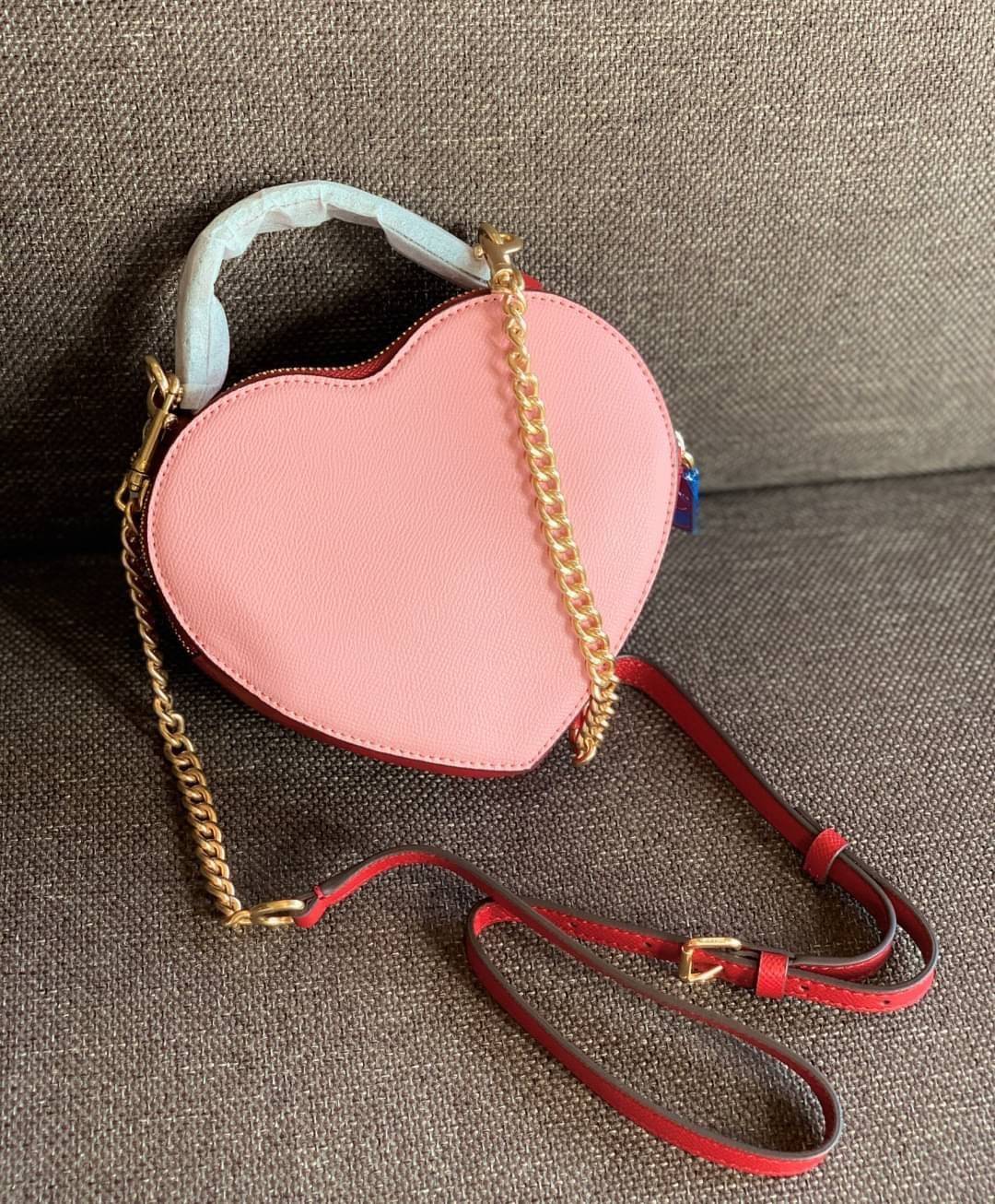 ต้อนรับวาเลนไทน์นี้ ❤️พร้อมส่งความรักหว๊านหว๊านค่ะ❤️ COACH HEART CROSSBODY BAG ((C5118//C5119)) 💥Limited edition หลงรักแน่นอน💋 พร้อมส่งที่ไทยก่อนใครวันนี้!