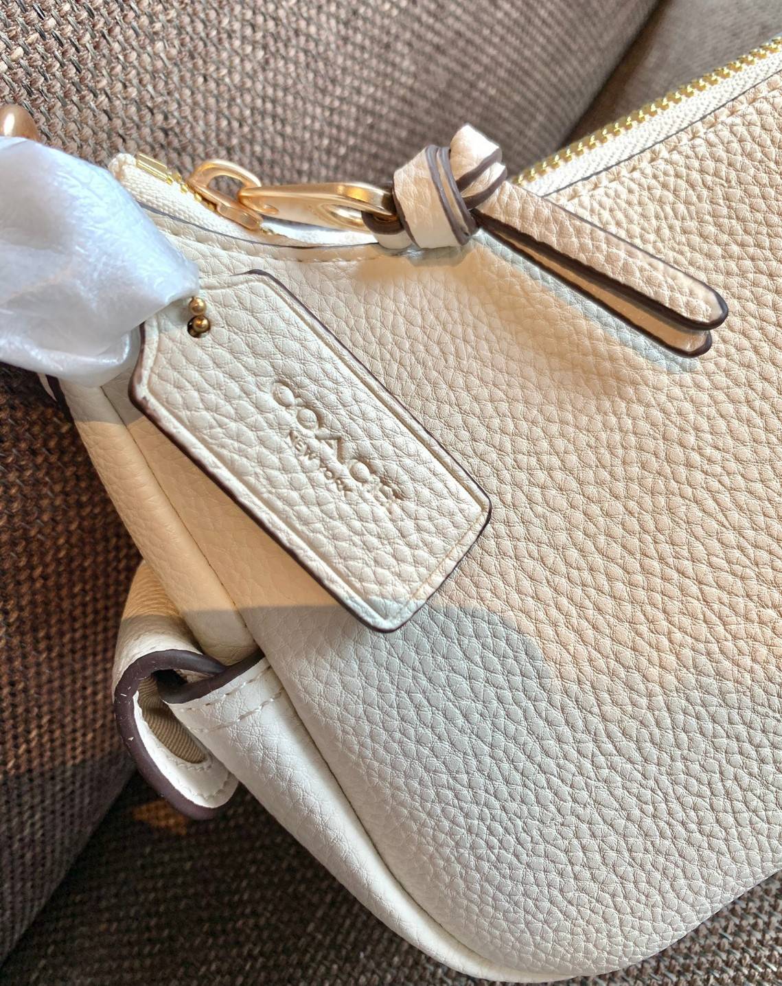 น้องออกใหม่ล่าสุดสวย หักใจไม่ลงเลยค่าา😘 COACH PENNIE SHOULDER BAG ((C7222)) พร้อมส่ง สีใหม่ล่าสุด ยังไม่มีในช๊อปไทยค่าา กระเป๋าหิ้ว//สะพายข้างได้ สุดคุ้ม! หนังแท้ชั้นดี ลายหนังสวย นิ่มมือดีมากๆค่ะ ปากกระเป๋าแบบซิปมีหนังห้อยเพิ่มความเก๋ ภายในกระเป๋