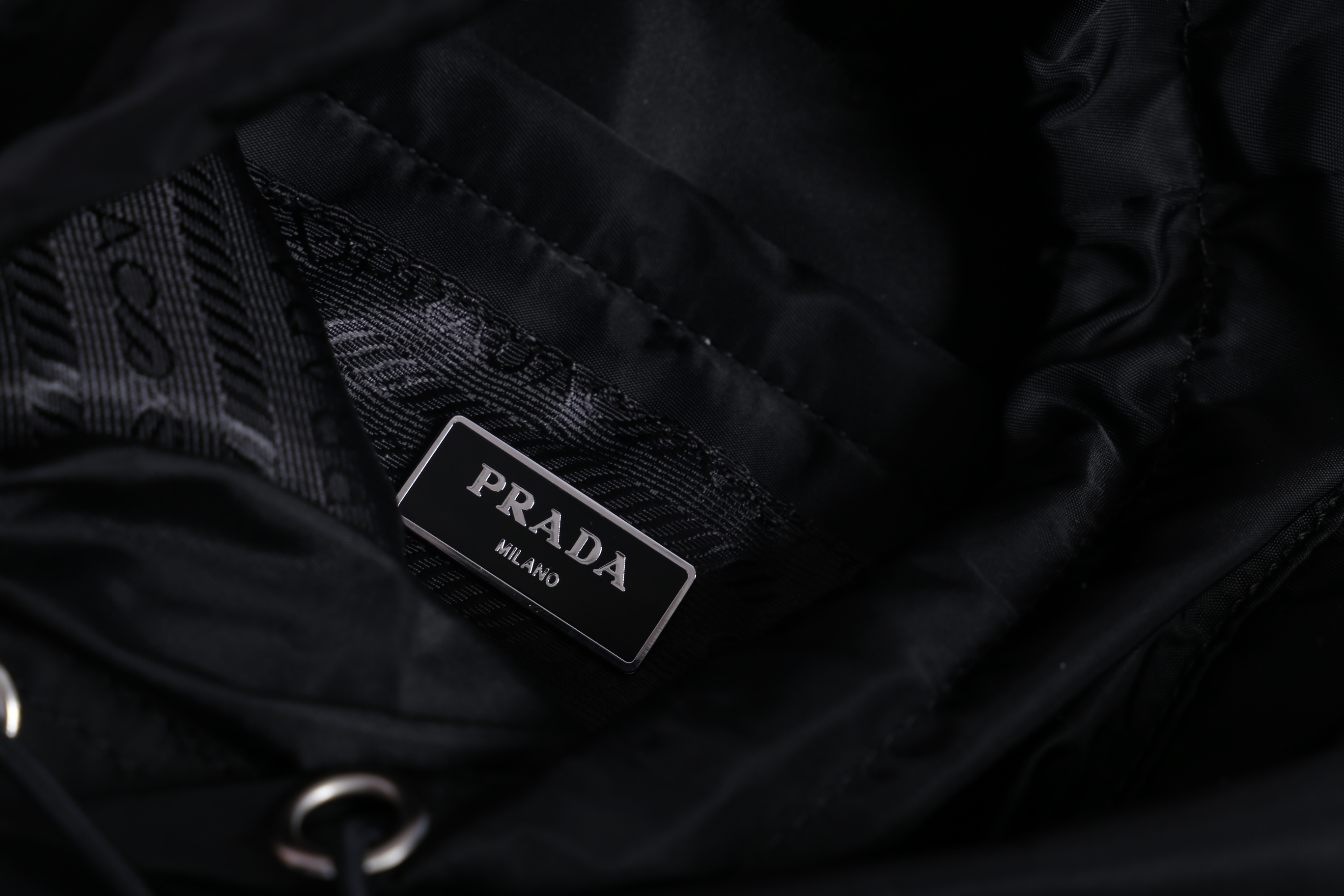 PRADA NYLON MINI BACKPACK สินค้า Premium gift จากเค้าเตอร์แบรนด์ต่างประเทศ รุ่น Limited edition กระเป๋าสะพายเป้ Size mini ขนาดกำลังน่ารัก ที่ฮ๊อตสุดๆ วัสดุเป็น Nylon เนื้อหนา คุณภาพดี ขนาดกะทัดรัด พกพาสะดวก น้ำหนักเบา ด้านหน้าติดโลโก้แบรนด์ อะไหล่เงินสวยห