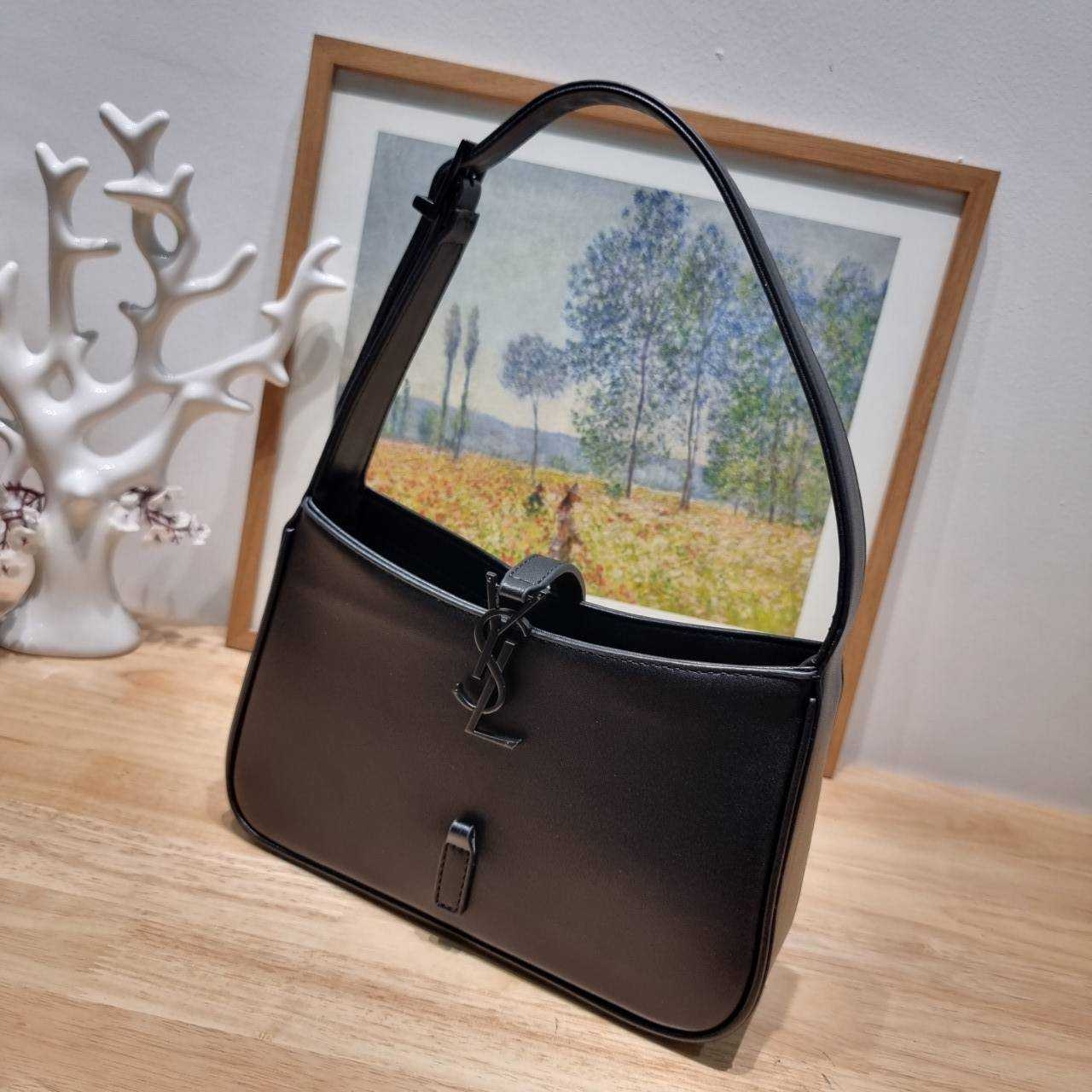 YSL le 5 À 7 in shiny leather bag กระเป๋าสะพายไหล่ตัวแม่ คลาสสิค ดีเทลหรู สวยครบทุกมุม ตอบโจทย์สาวๆทุกไลฟ์สไตล์