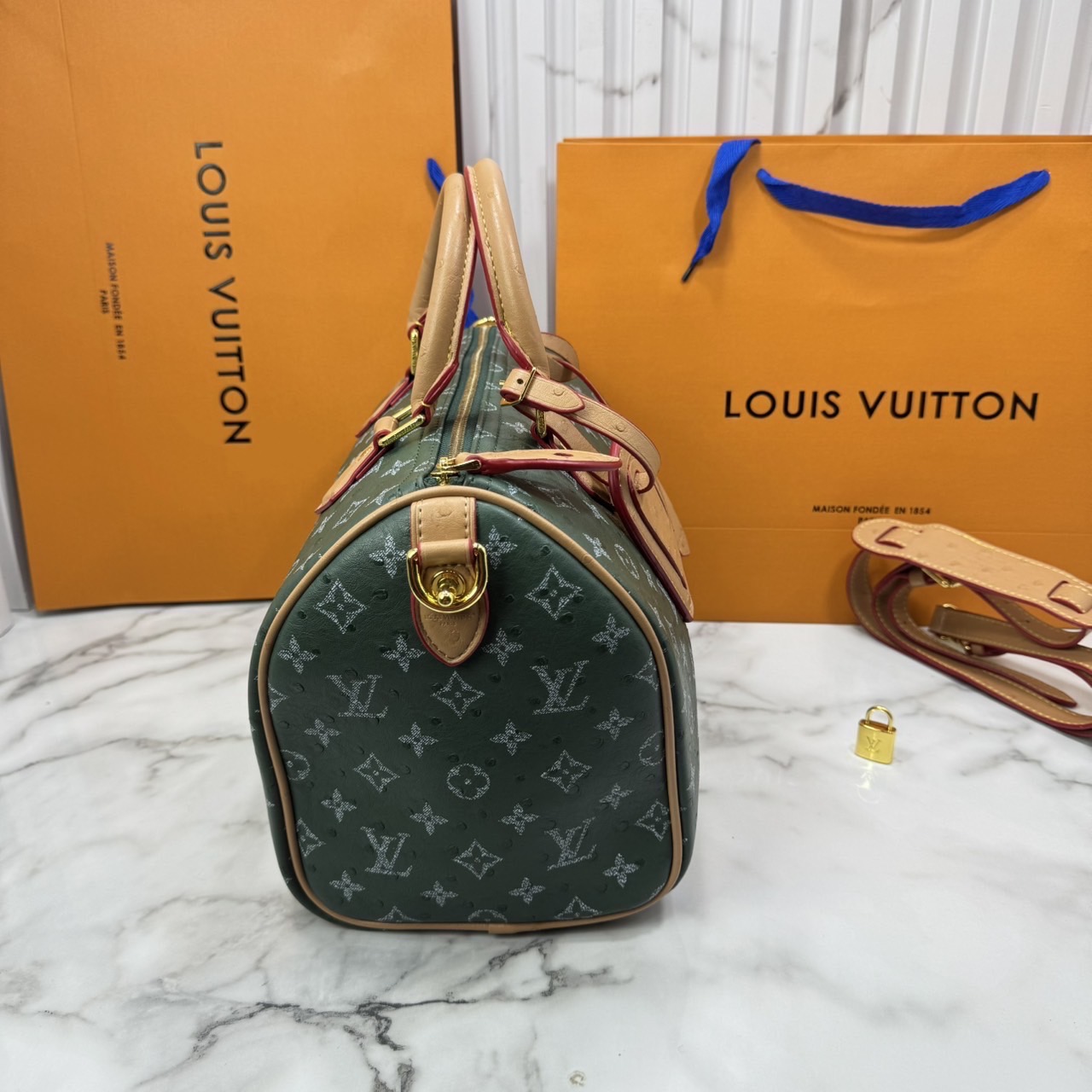 ORI หนังแท้ | LV Speedy P9 Bandoulière 30 Bag กระเป๋าสะพายทรงหมอนสปีดี้ใบใหญ่ คอลใหม่ล่าสุดหรูหราโดดเด่น แต่งลายนูนเพิ่มเท็กเจอร์เต็มใบ รูปทรงใช้งานง่ายสวยตลอดกาล