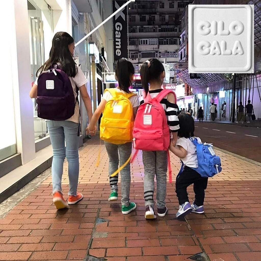 Cilocala backpack Size S กระเป๋าแบ็คแพ็คสีหวานที่ฮิตกันอย่างมากในหมู่วัยรุ่นญี่ปุ่นและฮ่องกง ด้วยสีหวานๆ โทนพาสเทล ดีไซน์น่ารัก ทันสมัย สำหรับสาวๆ ที่ชอบเก็บของกระจุกกระจิก เพราะมีช่องด้านในเป็นแยกเป็นสัดส่วน จะสะพายไปเรียนหรือแบ็คแพ็คไปเที่ยวได้หมดเลยค่า