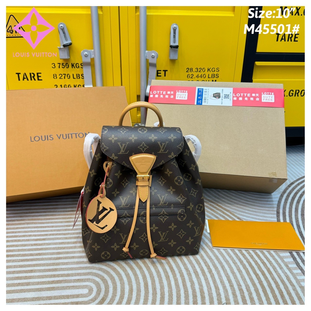 LV Montsouris PM Backpack กระเป๋าเป้ดีไซน์เรียบหรูเป็นเอกลักษณ์ จะถือหรือสะพายข้างก็สวยติดแกลม ขนาดกำลังสวยน่าใช้ตอบโจทย์แน่นอน