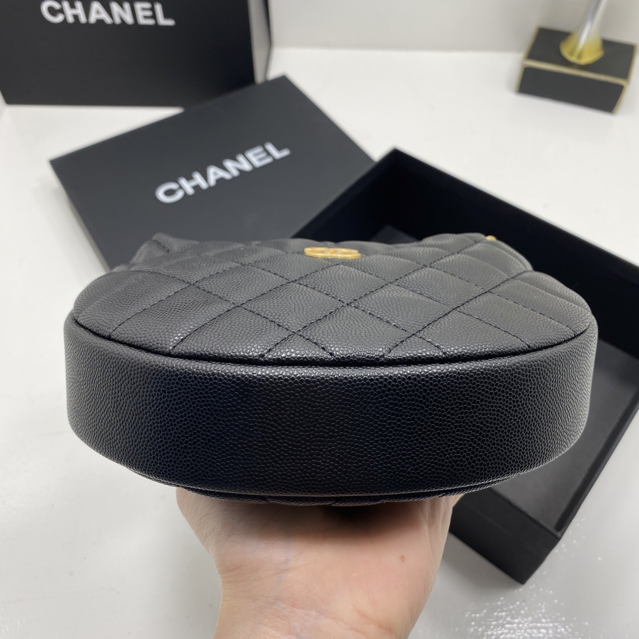 Chanel 23c Round Pouch / Chanel Pouch Black Gold-Tone Metal กระเป๋าสะพายกึ่งพอช ใบเล็กน่ารักน่าใช้ ถือไปไหนก็อัพลุคปัง เกรดออริ 1:1 ใช้งานต่างประเทศได้