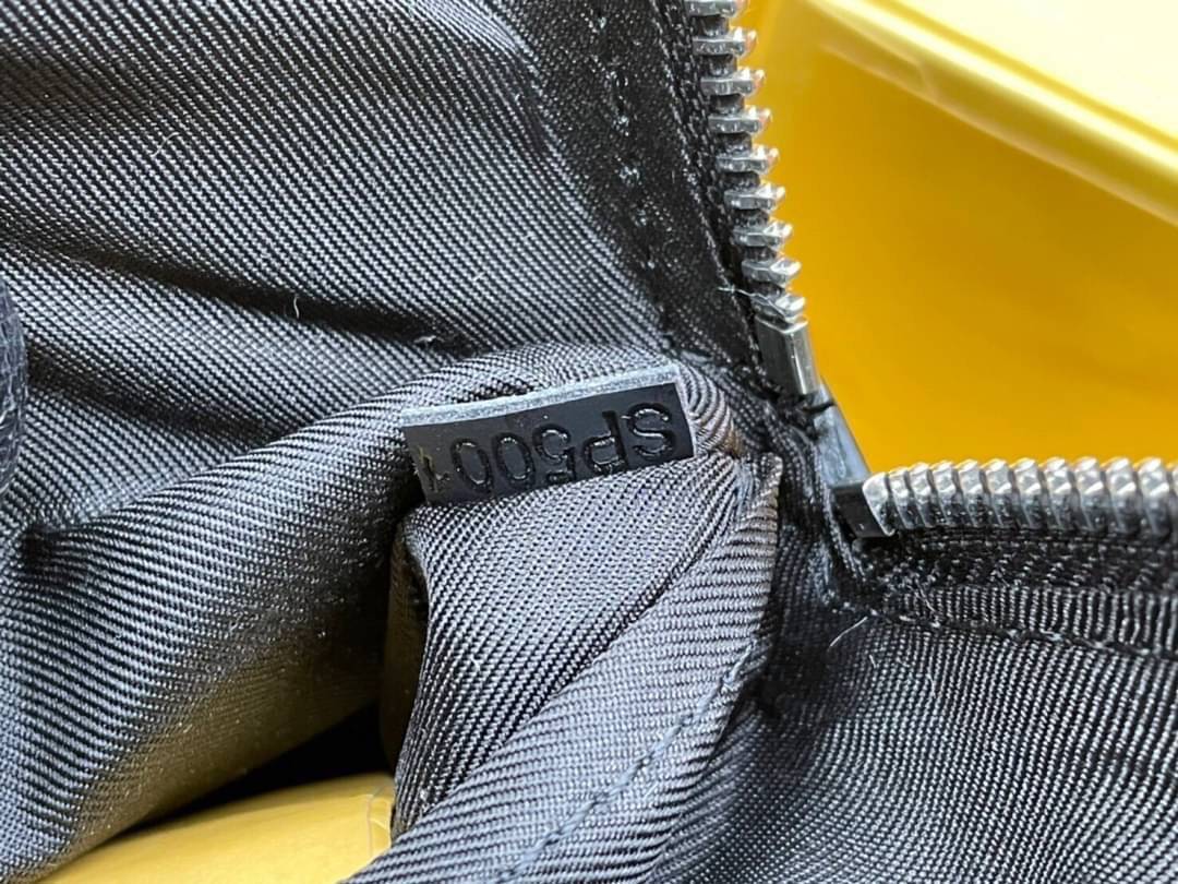 LV SLINGBAG OUTDOOR / LV Phone bag เกรดออริจินอล ใช้ได้ทั้งผู้หญิงผู้ชาย พร้อมส่งที่ไทย ภาพสินค้าถ่ายจากงานขายจริง ใช้งานต่างประเทศได้