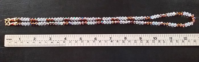 สร้อยคอคริสตัลน้ำตาลสลับขาว(ใส่พระได้1องค์)ค่ะ