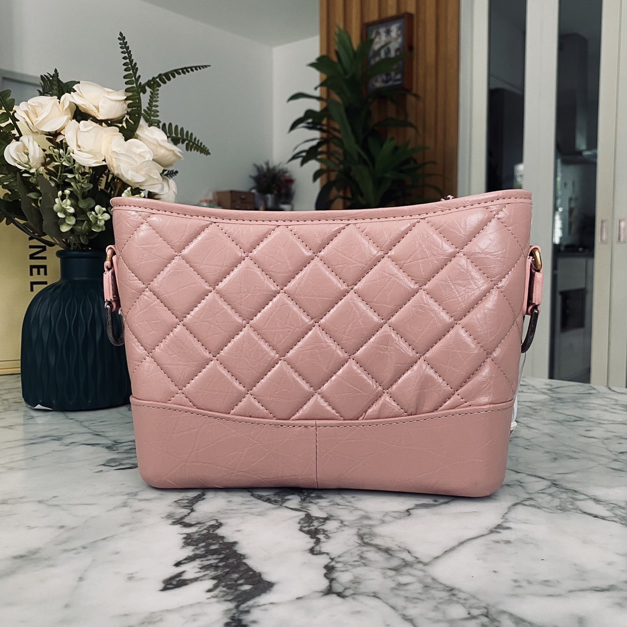 CHANEL Gabrielle Bag กระเป๋าสะพายซิกเนเจอร์สวยคลาสสิค สีชมพูพาสเทล ดีไซน์ไม่เหมือนใคร เป็นเอกลักษณ์ ใช้งานได้หลากหลาย สะพายได้ไม่ซ้ำ