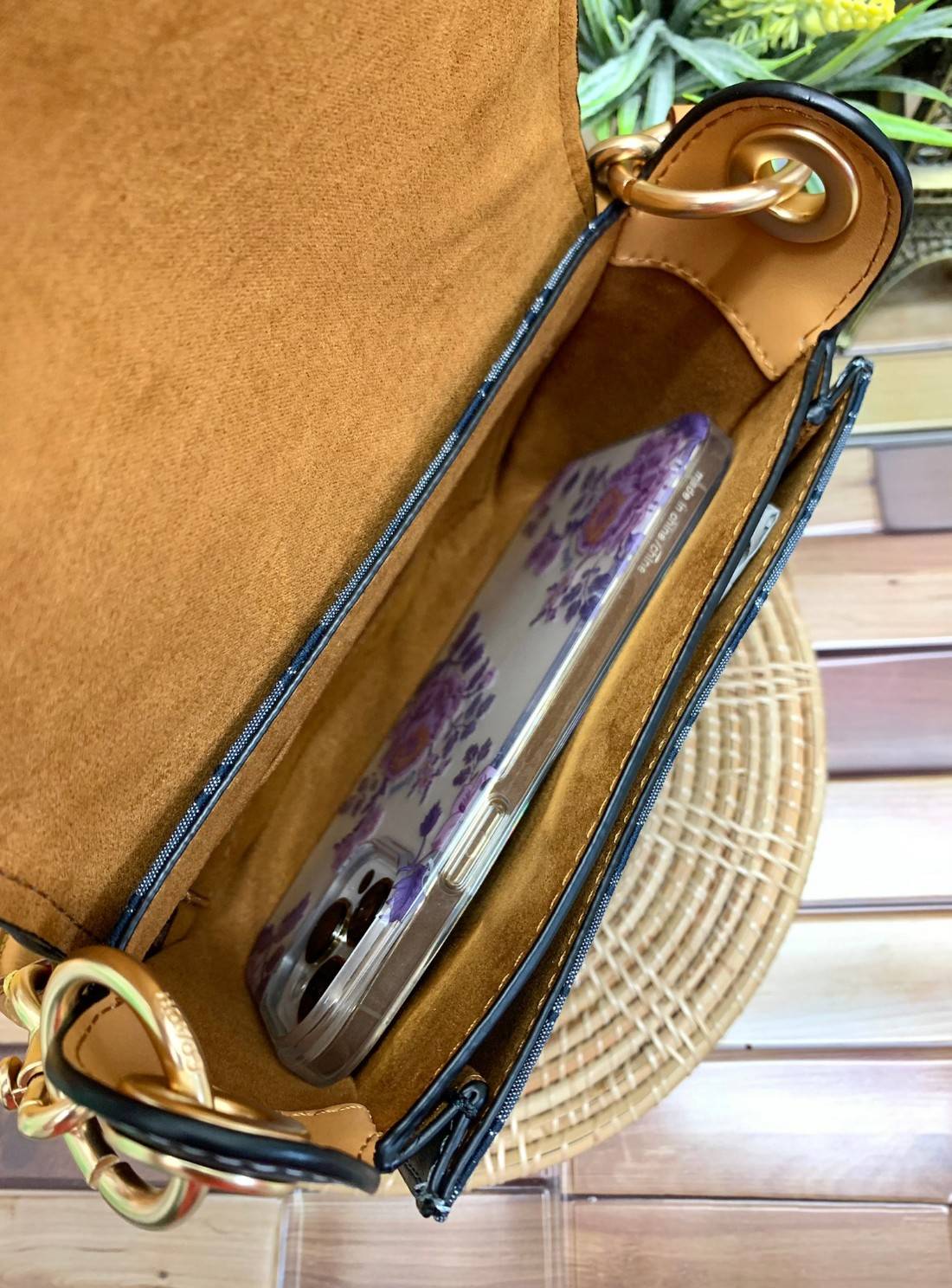 COACH KLEO IN SIGNATURE CHAMBRAY ((C8512)) / Kleo Shoulder Bag 23 In Signature Chambray 📣พร้อมส่งที่ไทย กับคอลเลคชั่นใหม่ล่าสุด ที่คุณต้องมี! สุดคุ้ม! กระเป๋าหิ้ว//ไคล้องไหล่//หรือสะพายข้างได้ วัสดุผ้า Chambray ทอลายแบรนด์ตัดขอบหนังแท้ได้สวยงามค่ะ