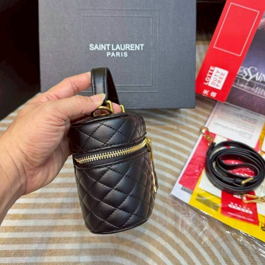 YSL gaby vanity bag กระเป๋าถือ/สะพาย ใส่เครื่องสำอางค์ ทรงกล่องสวย ที่สามารถใช้เป็น everyday bag สะพายได้ทุกวัน พลาดไม่ได้เลยกับคอลสุดหรู