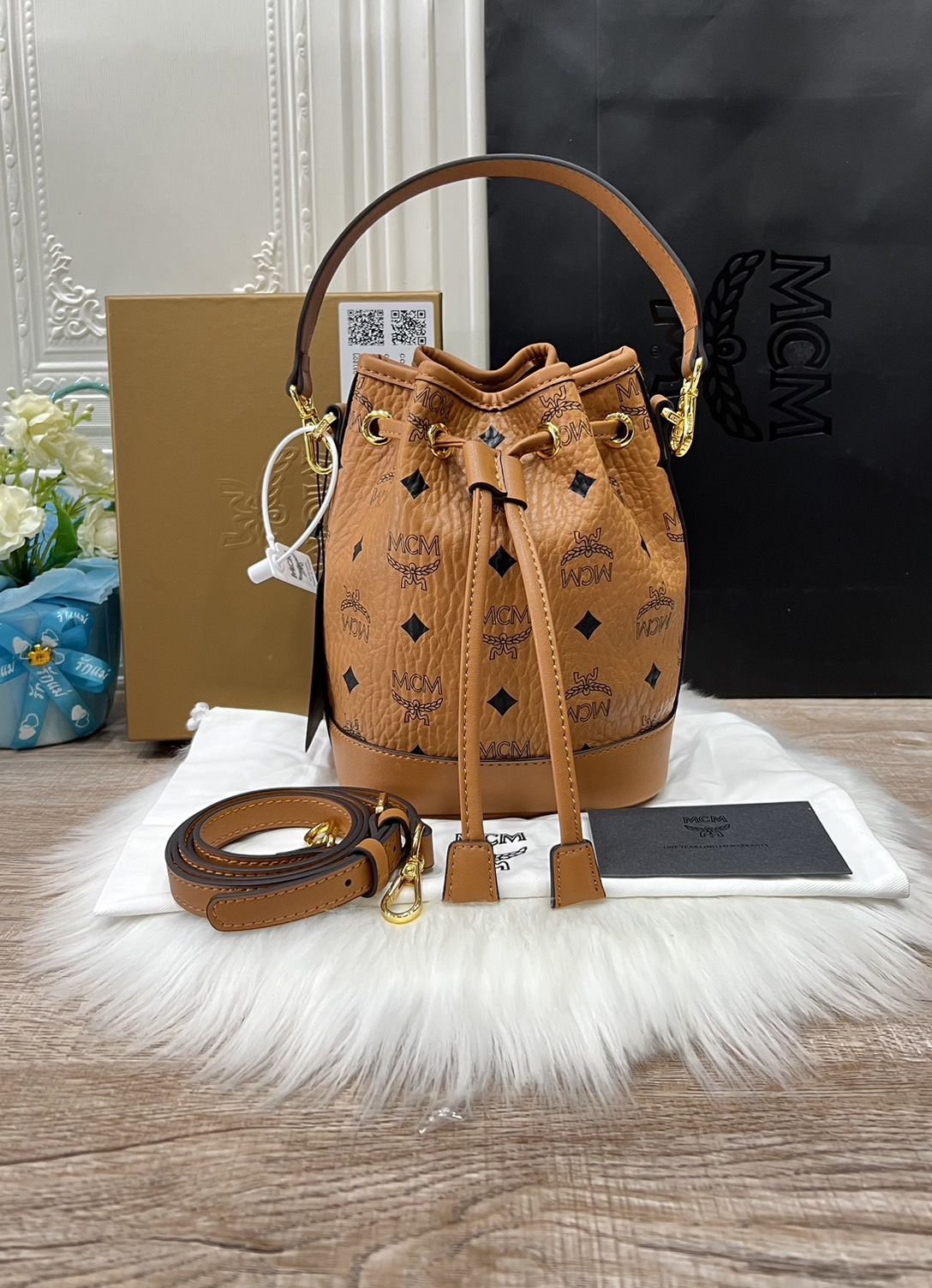 M.C.M MINI DESSAU DRAWSTRING BAG IN VISETOS กระเป๋าสะพายทรง bucket ไซส์ mini เกรดออริ สลับแท้ 1:1 ใช้งานต่างประเทศได้