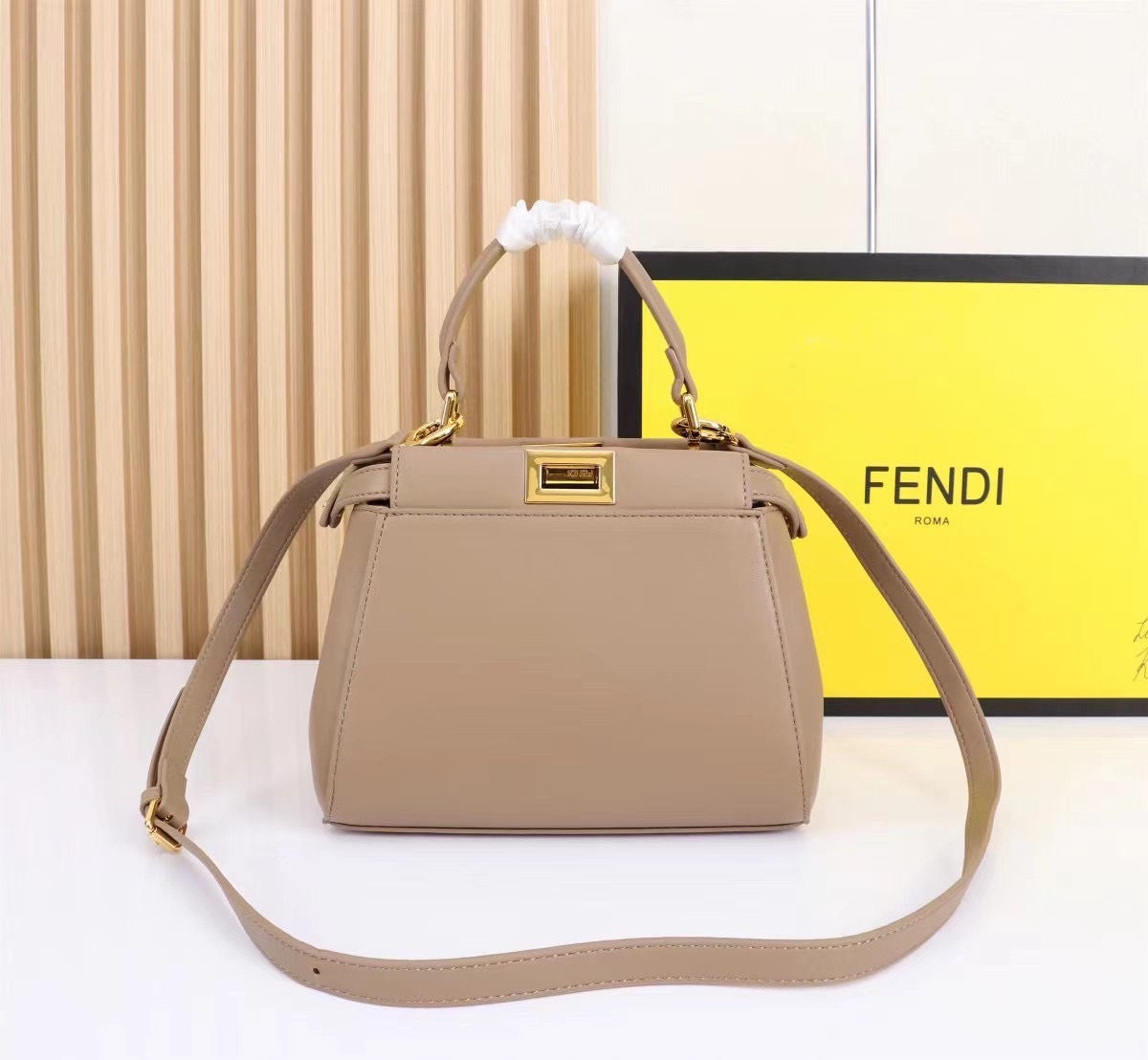พร้อมส่ง 3 สี FENDI Peekaboo Monster กระเป๋าถือหรือสะพายรูปลักษณ์สวยงามทันสมัย 🧡 เกรดออริจินอล 1:1 สลับแท้ ใช้งานต่างประเทศได้