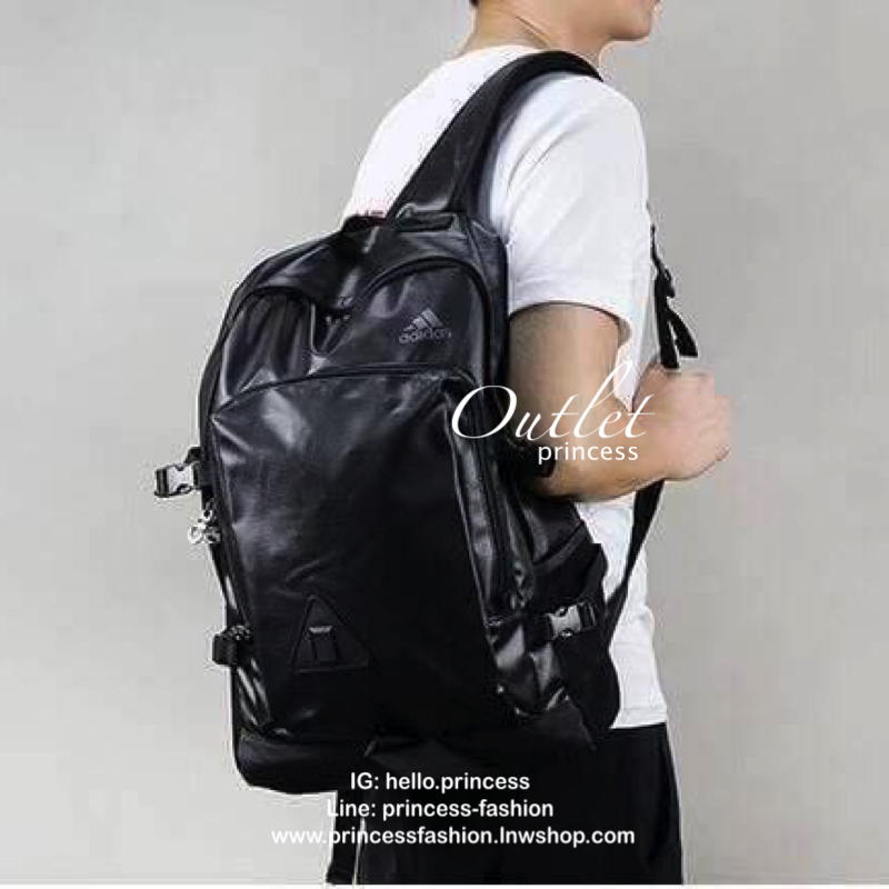 Adidas Adidas BTS BP1 [AZ8644] Backpack Black กระเป๋าเป้สะพายหลัง รูปทรงคลาสสิคคลาสสิกเรียบง่ายในแบบอาดิดาส รองรับทุกการใช้งานที่คต้องการ กระเป๋าสะพายหลังใบนี้ผลิตจากโพลีเอสเตอร์เบาและกันน้ำ ออกแบบให้จุได้เยอะและเก็บทรงไม่ให้ดูเทอะทะ ไม่ว่าจะเป็นหนังสือหร