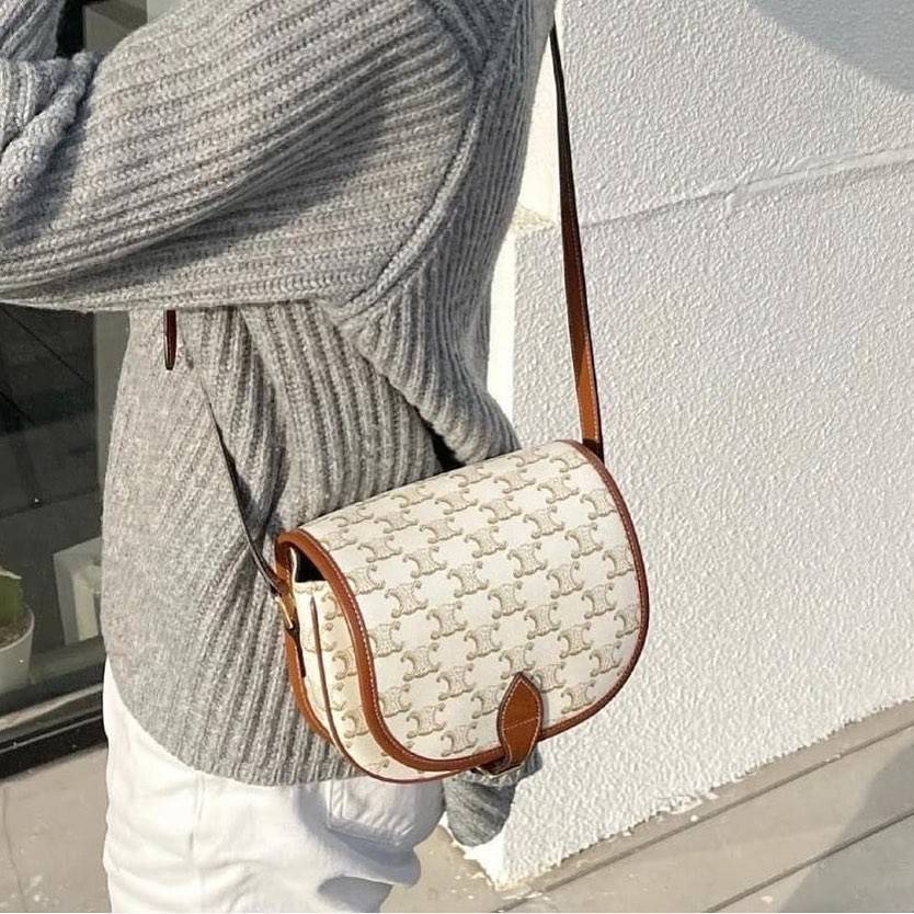✴️CELINE CROSSBODY BAG VIP GIFT WITH PURCHASE (GWP) พรีเมี่ยมกิ๊ฟ Limited Edition จาก CELINE HAUTE PARFUME DUTYFREE COUNTER วัสดุ COATED CANVAS ดีไซน์ยอดนิยมสไตล์สาว LISA