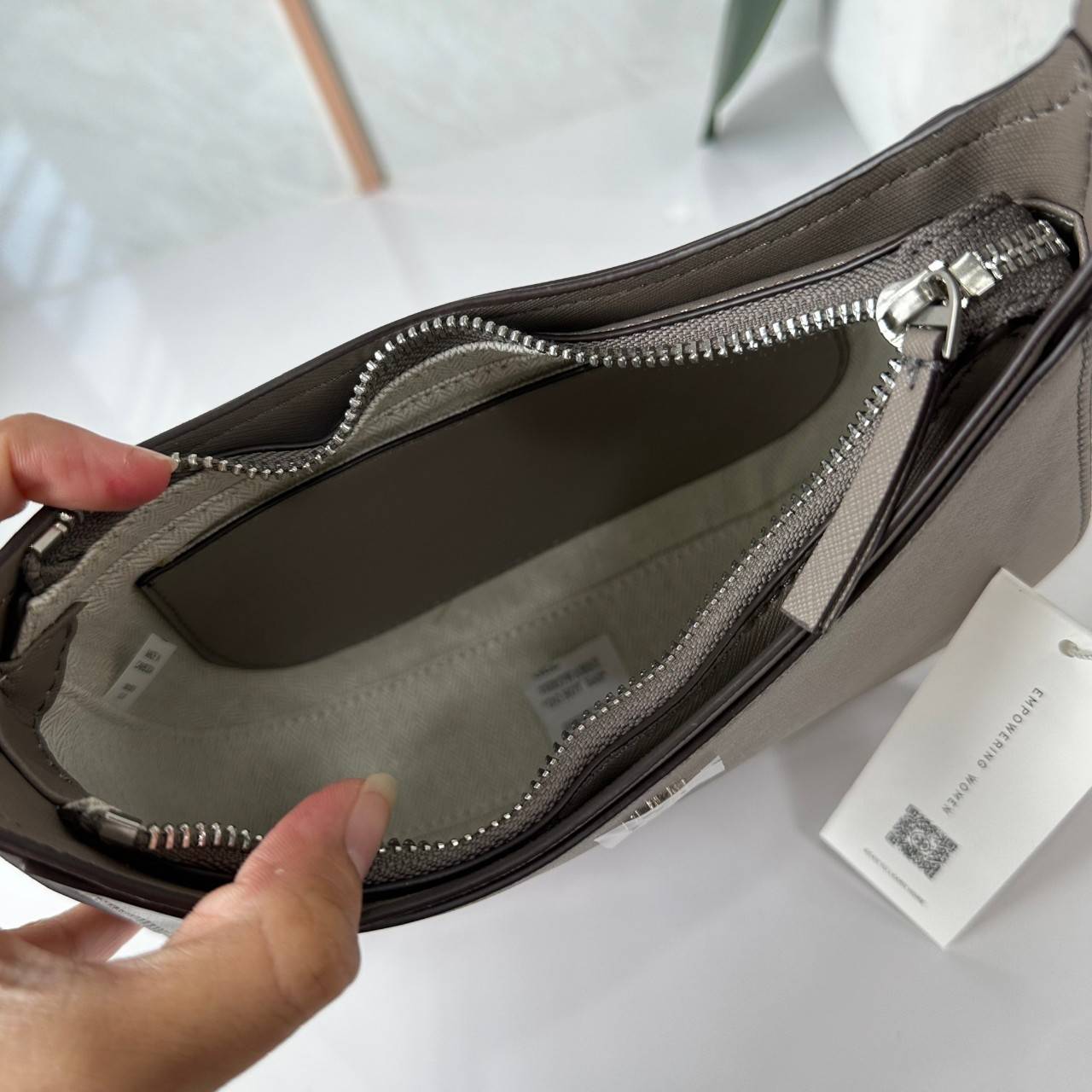 TORY BURCH EMERSON ZIP SHOULDER BAG 137416 / TORY BAG พร้อมส่ง 3 สี กระเป๋าสะพายไหล่ / คล้องแขน หนังซาเฟียโน่ ทนทาน