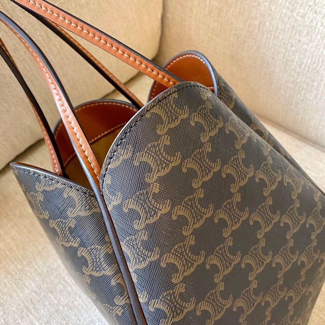 NEW 2021 !!! CELINE CROSSBODY VIP GIFT BAG(GWP) กระเป๋าสะพายไหล่/คสอบอดี้ทรงสวยมีสไตล์