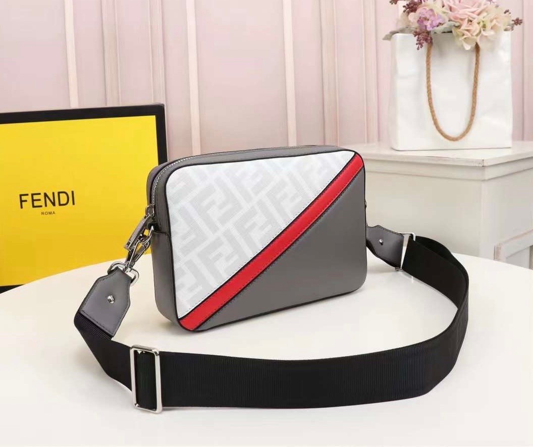 FENDI Ff-Print Coated-Canvas And Leather Cross-Body Bag เกรดออริจินอล FENDI Messenger Bag กระเป๋าสะพายข้าง ให้หนุ่มๆได้ตัวตึงกันไปเลยจ้า กับกระเป๋าสะพายทรงแมสเซ็นเจอร์ รุ่นหายาก ดีไซน์เรียบหรู สะดวกใช้ที่สุด ภายในโล่งกว้าง สายสะพายถอดได้ ปรับใช้ตามสะดวก ใ