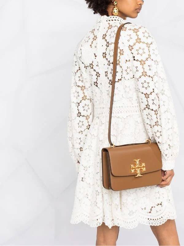 Tory Burch 75003 Eleanor Medium Convertible Shoulder Bag พร้อมส่งที่ไทย อีกรุ่นที่น่าครอบครองมากๆค่ะ กระเป๋าสะพายข้างและทบสายเป็นคล้องไหล่ได้ หนังแท้ชั้นดี ใช้ได้กับทุกๆโอกาส ห้ามพลาด ก่อนหมดนะคะ!!