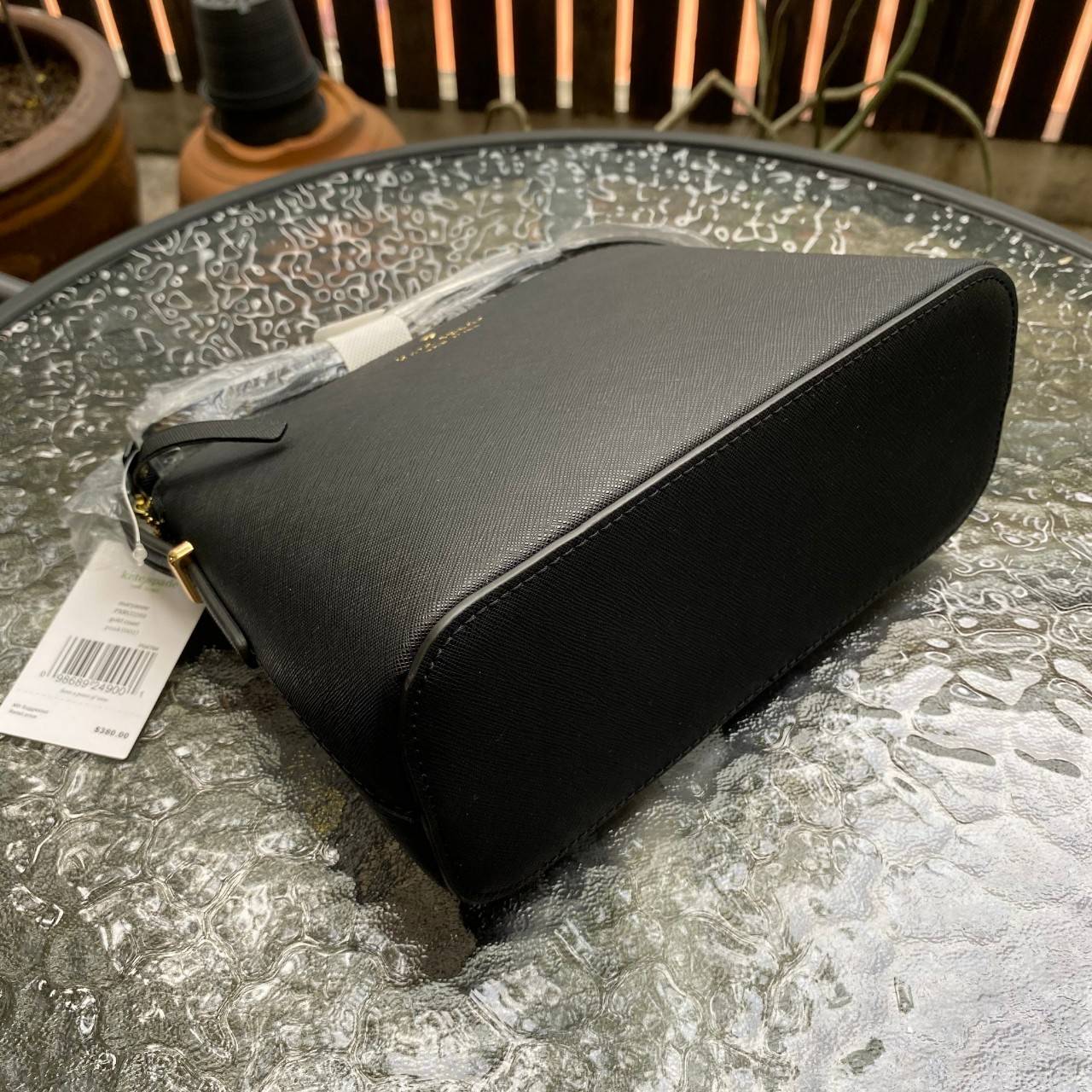 ของแท้ 💯% KATE SPADE CEDAR STREET MANDY BAG กระเป๋าสะพายรุ่นยอดนิยม สุดฮิต กระเป๋าขนาดน่ารัก วัสดุ saffiano ด้านหน้าประดับด้วยโลโก้แบรนด์สีทองสุดหรู