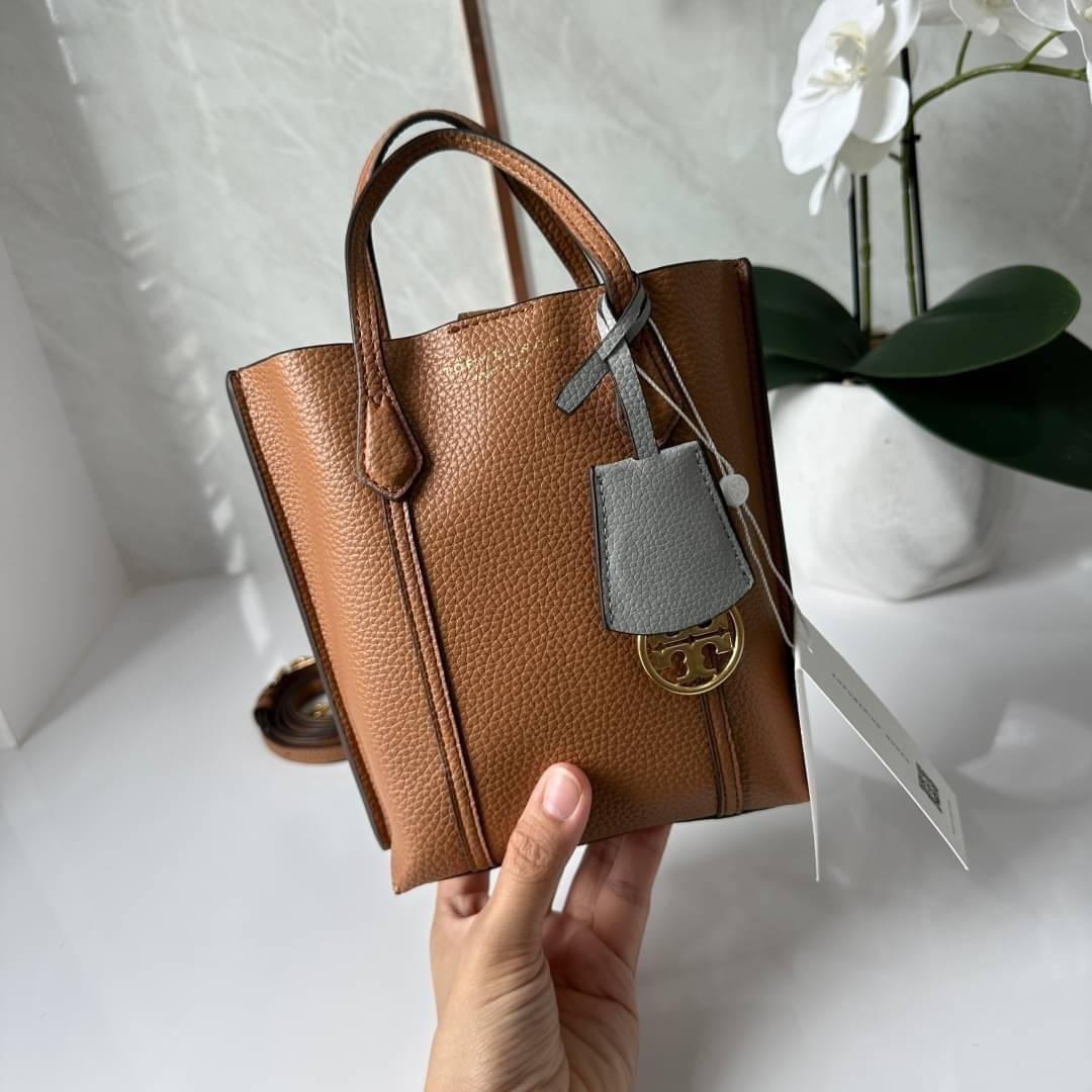 TORY BURCH MINI PERRY TOTE / TORY TOTE BAG / TORY BAG พร้อมส่ง 3 สี กระเป๋าแบบมินิมอลในรูปทรงใหม่ที่คล่องตัว ใส่มือถือได้ทุกรุ่น
