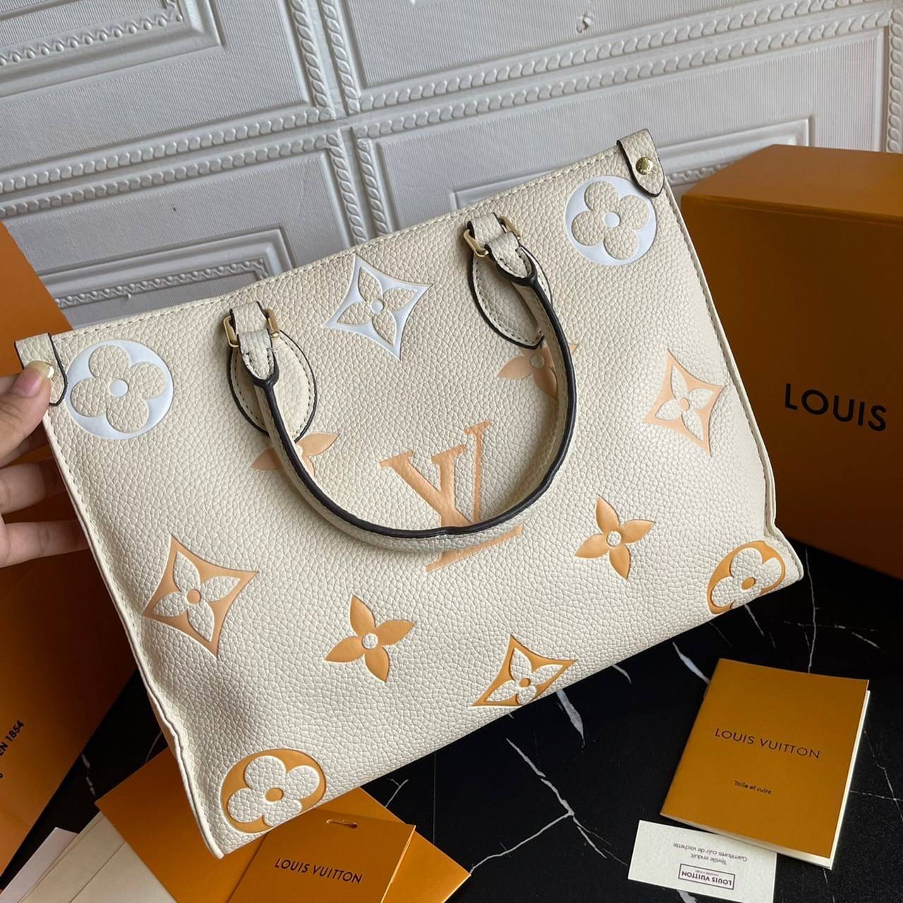 หนังแท้ LOUIS VUITTON Empreinte Monogram Giant By The Pool Onthego พร้อมส่งที่ไทย เกรดใช้งานต่างประเทศได้