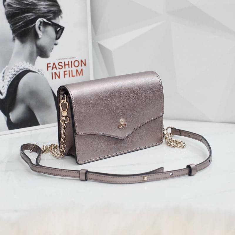 ทรงน่ารักมาก ใบเล็ก สี Glitter ✨ Limited รับ (summer) **KEEPBAG_Aris กระเป๋าใบใหม่เอาใจสาวทุกสไตล์เลยค่ะ 🌈🌈Summer นี้ ใครกำลังมองหากระเป๋าใบเล็กกะทัดรัด เหมาะกับทุกๆวัน ใช้งานง่าย ใส่ของครบใบนี้แนะนำเลยค่า น้ำหนักเบา สะพายไม่เจ็บไหล