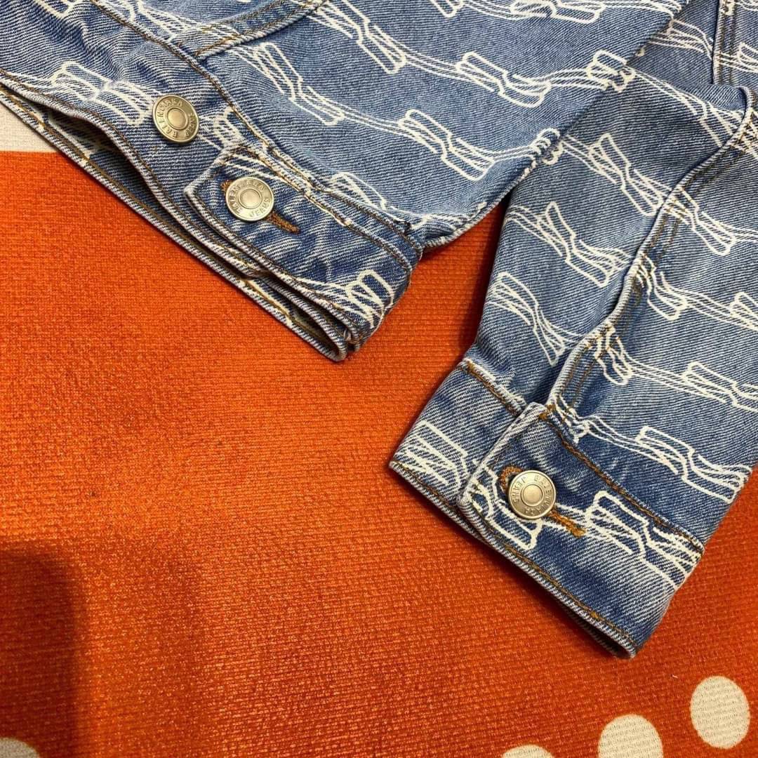 Balenciaga logo denim jacket / BALENCIAGA Jacket เกรดออริจินอล มีป้ายแท็กที่คอเสื้อ ใส่ได้ทั้งผู้หญิงผู้ชาย พร้อมส่งที่ไทย ภาพสินค้าถ่ายจากงานขายจริง ใช้งานต่างประเทศได้