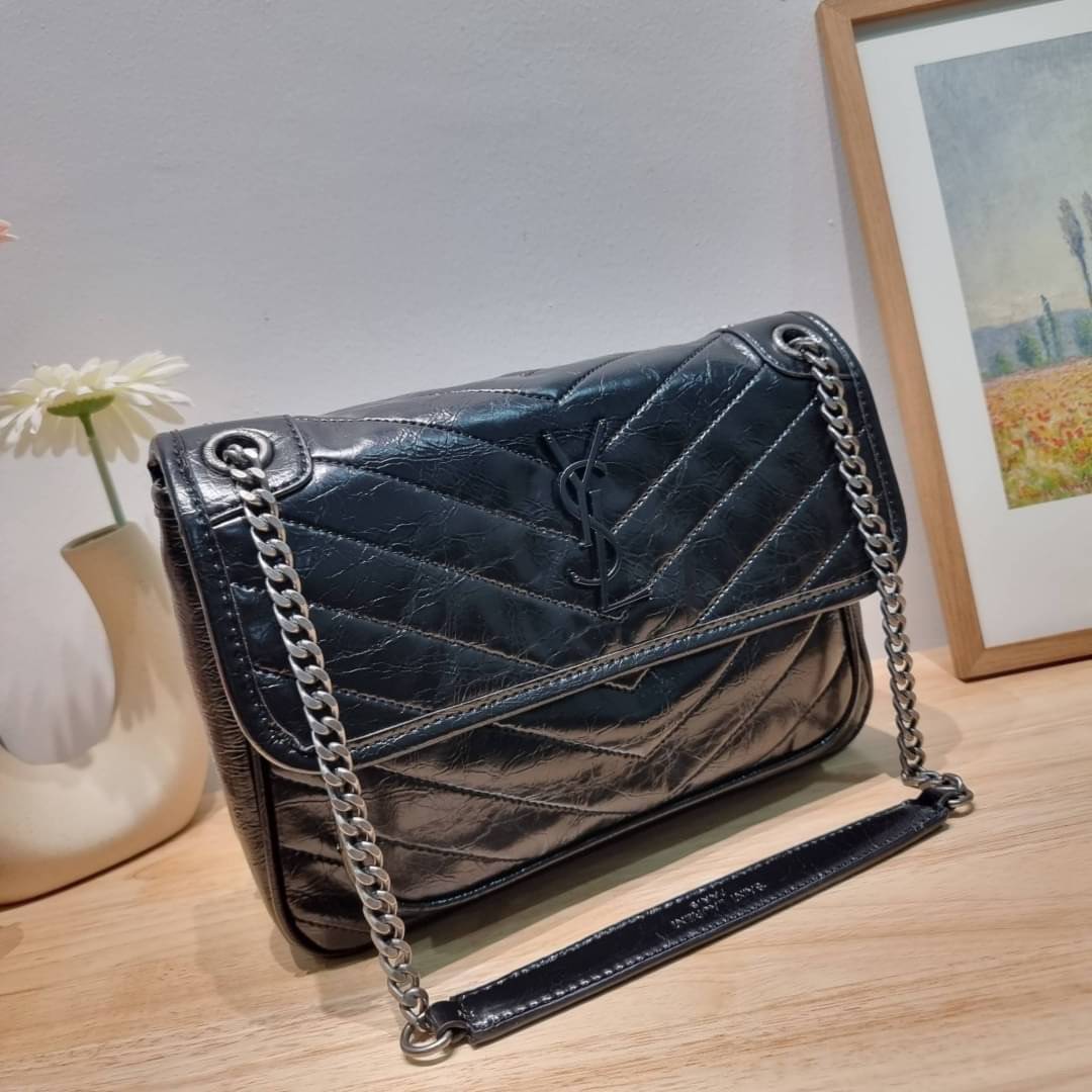 YSL niki baby chain bag in crinkled vintage leather / Yves Saint laurent shoulder bag กระเป๋าสะพายทรงคลาสสิค สุดฮอต ที่ใครๆก็ต้องมีใช้ ดีไซน์เรียบหรู วัสดุหนังลายวินเทจสัมผัสดี