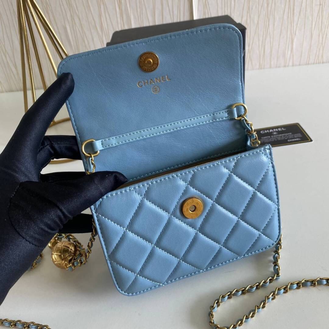 VIP GIFT 】หนังแกะแท้ CHANEL lambskin small shoulder bag with chain เรียบหรู ดูดี ดีไซน์สุดคลาสสิค ใช้ออกงานได้เลย มีสายโซ่อะไหล่ทองรมควันอย่างลงตัว ไอเท็มแนะนำพร้อมส่งที่ไทยราคาสุดคุ้มห้ามพลาดค่ะ!