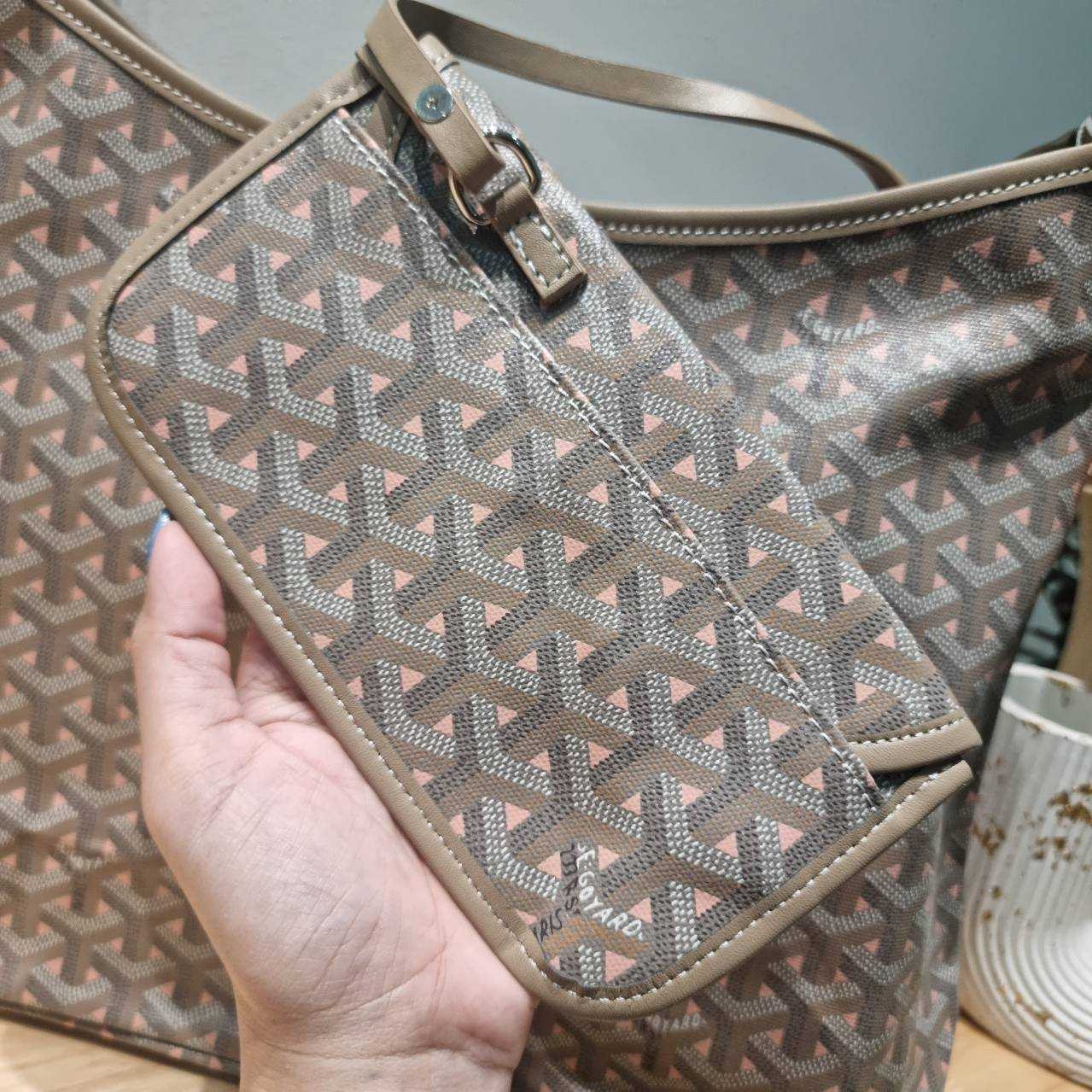 GOYARD BOHEME HOBO BAG กระเป๋าโฮโบใบใหญ่ พร้อมใบลูก มาในสีลิมิเต็ดรุ่นที่ตามหา สวยเด่นเป็นเอกลักษณ์ด้วยลวดลายตัว Y เต็มผืน