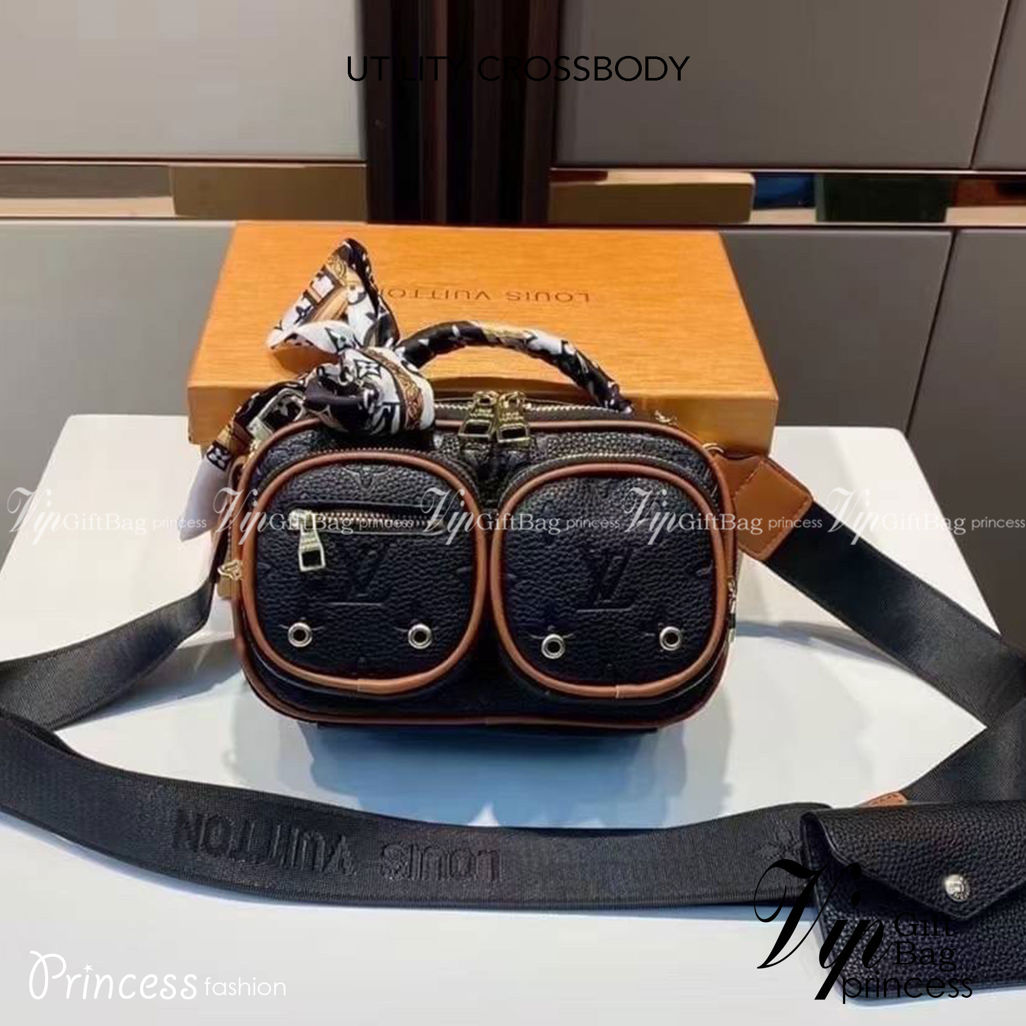 LV UTILITY CROSSBODY Monogram coated canvas ภาพถ่ายจากงานขายจริง ใช้งานต่างประเทศได้