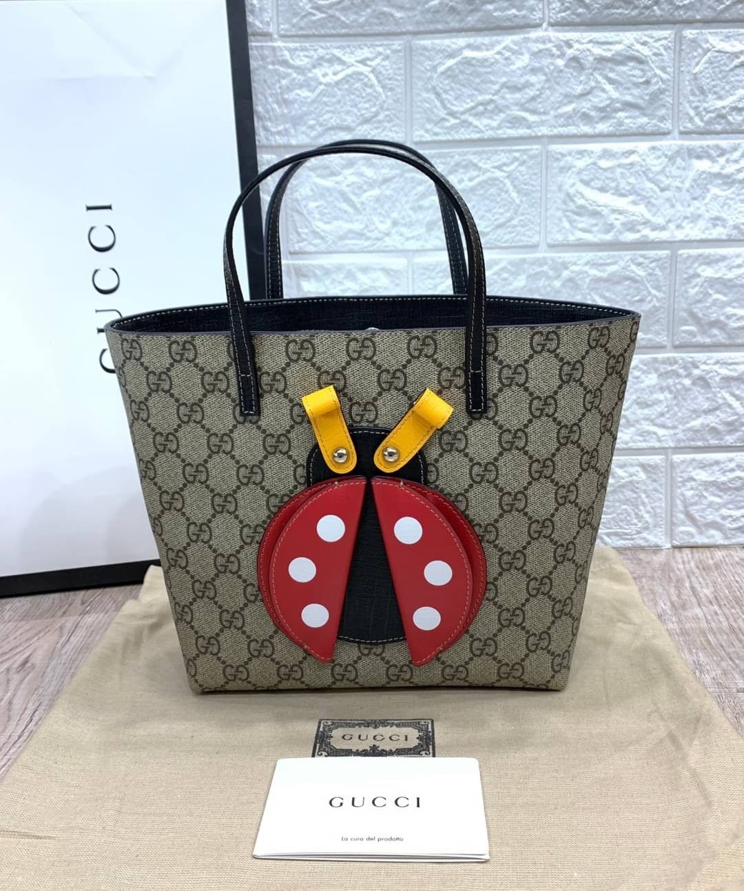 รวมแบบ GUCCI Children's tote bag / Gucci kid tote / Gucci bag พร้อมส่งสต๊อกแน่น กับกระเป๋าโท้ทคิดท์ ไซส์น่ารักน่าใช้ ฮอตไม่หยุด เด็ดทุกดีไซน์ มีลายเข้าใหม่มากกว่าในรูปนะคะ **สินค้าเกรดออริจินอล 1:1 สลับแท้ งานสวยตามรูป ภาพถ่ายจากงานขายจริง ใช้งานต่าง