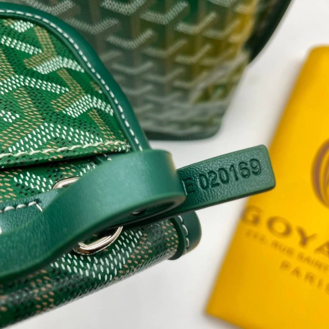 9 สี GOYARD ANJOU TOTE MINI / Goyard Mini Tote เกรดออริจินอลสลับแท้ ใช้งานต่างประเทศได้ ฮอตไอเท็ม กับกระเป๋าสะพายทรงโท้ท ไซส์มินิ กะทัดรัด มาครบสีขายดี เลิศทุกสี รูปทรงคลาสสิค ดีไซน์เป็นเอกลักษณ์ ใช้งานได้หลากหลาย