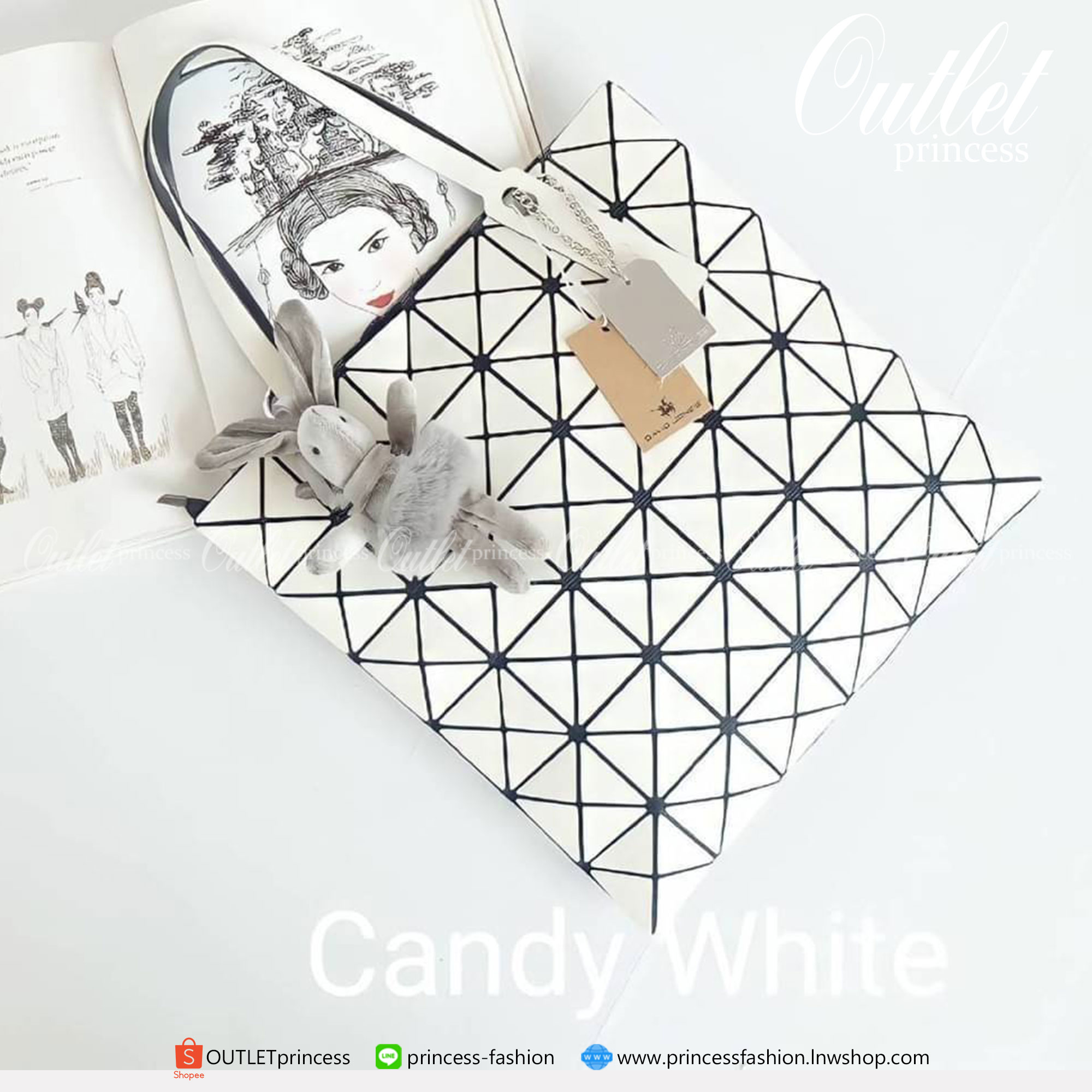 ทรงสุดฮิตจากแบรนด์ David Jones รุ่น Candy color ใบนี้ มาพร้อมกับน้องกระต่าย สีเข้า set กับกระเป๋าคะ กระเป๋า ทรง Tote