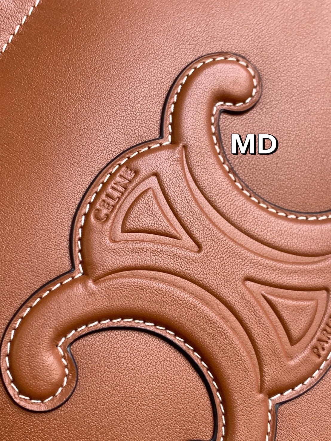 CELINE Small Cabas Drawstring Cuir Triomphe / CELINE TOTE BAG กระเป๋าทรงโท้ทน่ารักน่าใช้ ตัวกระเป๋าหนังนุ่มมาก ปากกระเป๋าเป็นหูรูดดึงปรับทรงได้สองแบบสองสไตล์