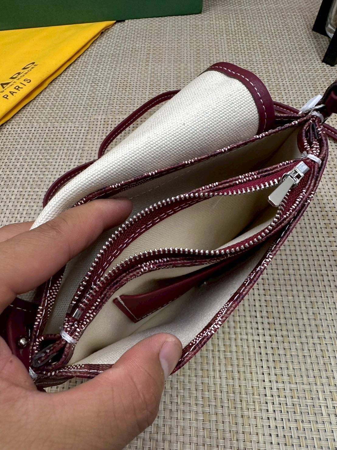 พร้อมส่ง 10 สี ORI หนังแท้ | GOYARD Plumet pouch-wallet กระเป๋าสะพายใบเล็กกะทัดรัด ดีไซน์กระเป๋าสตางค์ Plumet ดีไซน์มาพร้อมช่องใส่เหรียญ ธนบัตร และบัตรต่างๆ