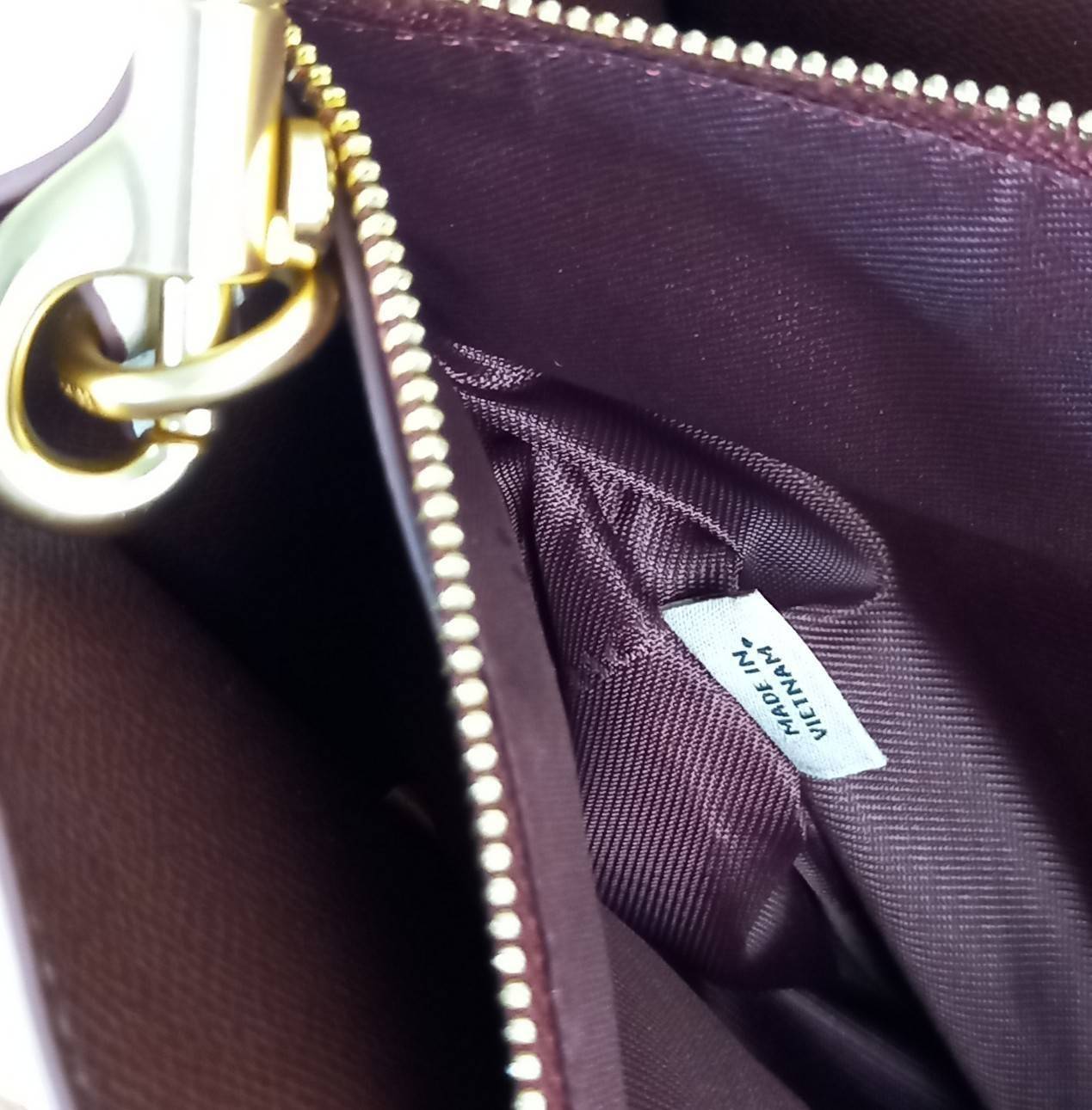 COACH CHARLIE CARRYALL IN SIGNATURE CANVAS (31210) ðšāđāļĢāļĩāļĒāļāļŦāļĢāļđ āļāļĨāļēāļŠāļŠāļīāļ//āļāļĢāļ°āđāļāđāļēāļāļ·āļ āļāļĢāļ°āđāļāđāļēāļŠāļ°āļāļēāļĒ āļāļĢāļ TOTE āļŠāļļāļāļŦāļĢāļđāļŦāļĢāļē āļāļĩāđāļāļāđāđāļāđ āđāļĄāđāļāļģāđāļ// āļ§āļąāļŠāļāļļāđāļāļāļ§āļēāļŠ āļāļŠāļĄāļŦāļāļąāļāđāļāđāļāļļāļāļ āļēāļāđāļĒāļĩāđāļĒāļĄ āļĢāļđāļāļāļĢāļāđāļāļāđāļāđāļ āļĨāļēāļĒ SIGNATURE āļŠāļ§āļĒāļĄāļēāļ// āļāđāļēāļāđāļāļĄāļĩ 2 āļāđāļāļāđāļĨāđāļāļāļ§āđāļēāļ āđāļĨāļ°āļāļĩāļ 1 āļāđāļāļāļāļīāļāļ