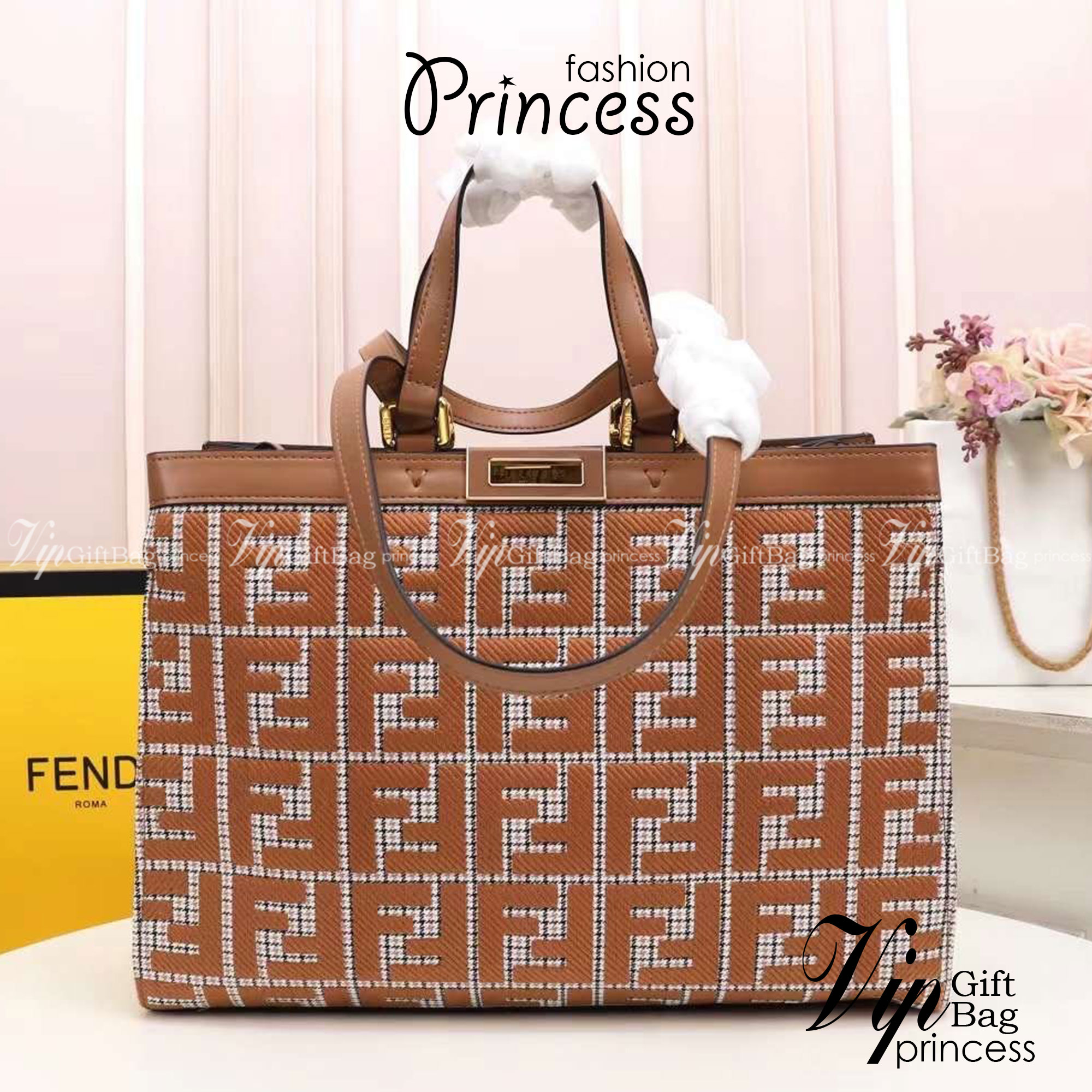 FENDI PEEKABOO X-TOTE BAG 40cm เกรดเทพออริจินอล FENDI MONOGRAM SHOPPING BAG สวยมงลงมากค่ะ กระเป๋าสะพายข้างได้ ถือได้ ใบใหญ่ลายโมโนแกรม FF สวยมากทรงนี้ใช้เป็น everyday bag ได้ จุใจใส่ของได้เยอะ ตัวกระเป๋าผลิตจากผ้าทออย่างดี อยู่ทรงสวย ภายในโล่ง สวยหรู ดูดี