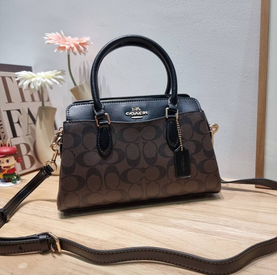 COACH MINI DARCIE CARRYALL IN SIGNATURE CANVAS CH174 พร้อมส่ง กระเป๋าสะพายทรงถัง ไซส์มินิ ดีไซน์ออกมาดูหรูมาก สวย คลาสสิค มาพร้อมสายสะพายข้างและหูหิ้วในตัว