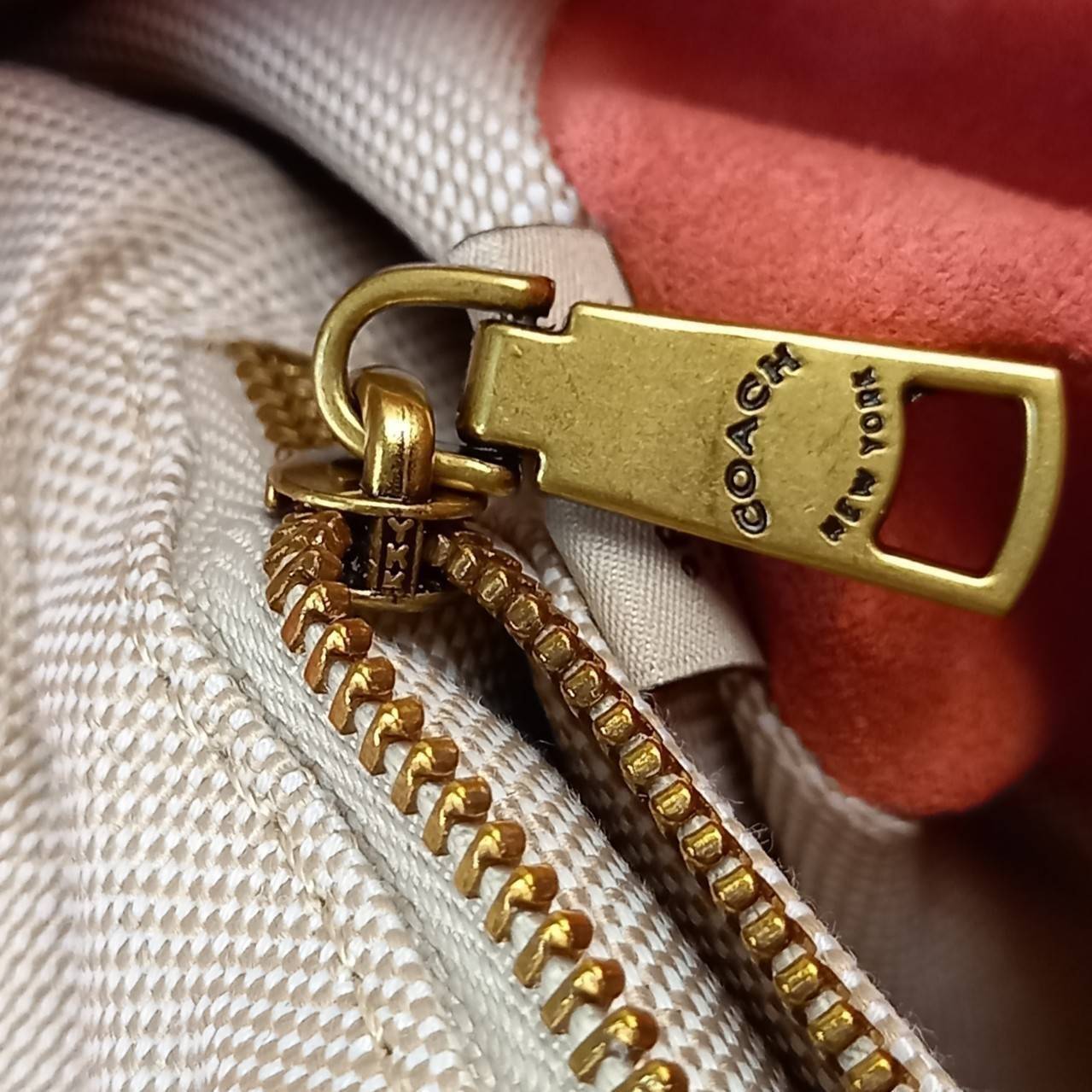 COACH SOFT TABBY SHOULDER BAG (C4823//C5261) กระเป๋าถือ กระเป๋าสะพาย ที่ใครๆก็เข้าถึงได้ หรูหรา คลาสสิค ลุคเรียบร้อย แต่ความสวยไม่น้อย! ดาเมจความลุคผู้ดีรุนแรงมาก!!เกินต้าน!!// วัสดุหนังแท้ทั้งใบ หนังเรียบ หนังนิ่มมากๆ อยู่ทรงสวยมากๆด้วย// ด้านในโล่งกว้าง