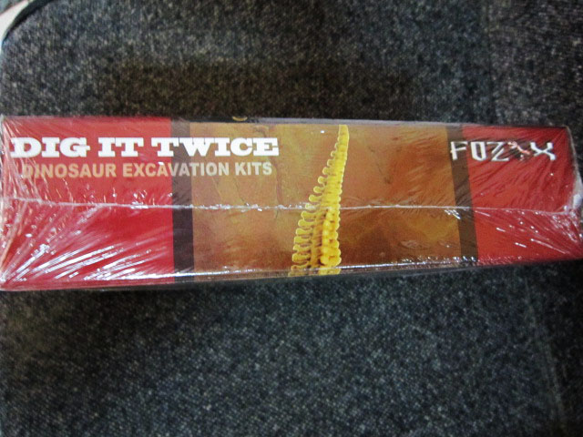 ชุดขุดฟอสซิลDig it Twice (แบบเล่นสองรอบ ขุดแล้วนำมาประกอบเป็นโมเดลได้)