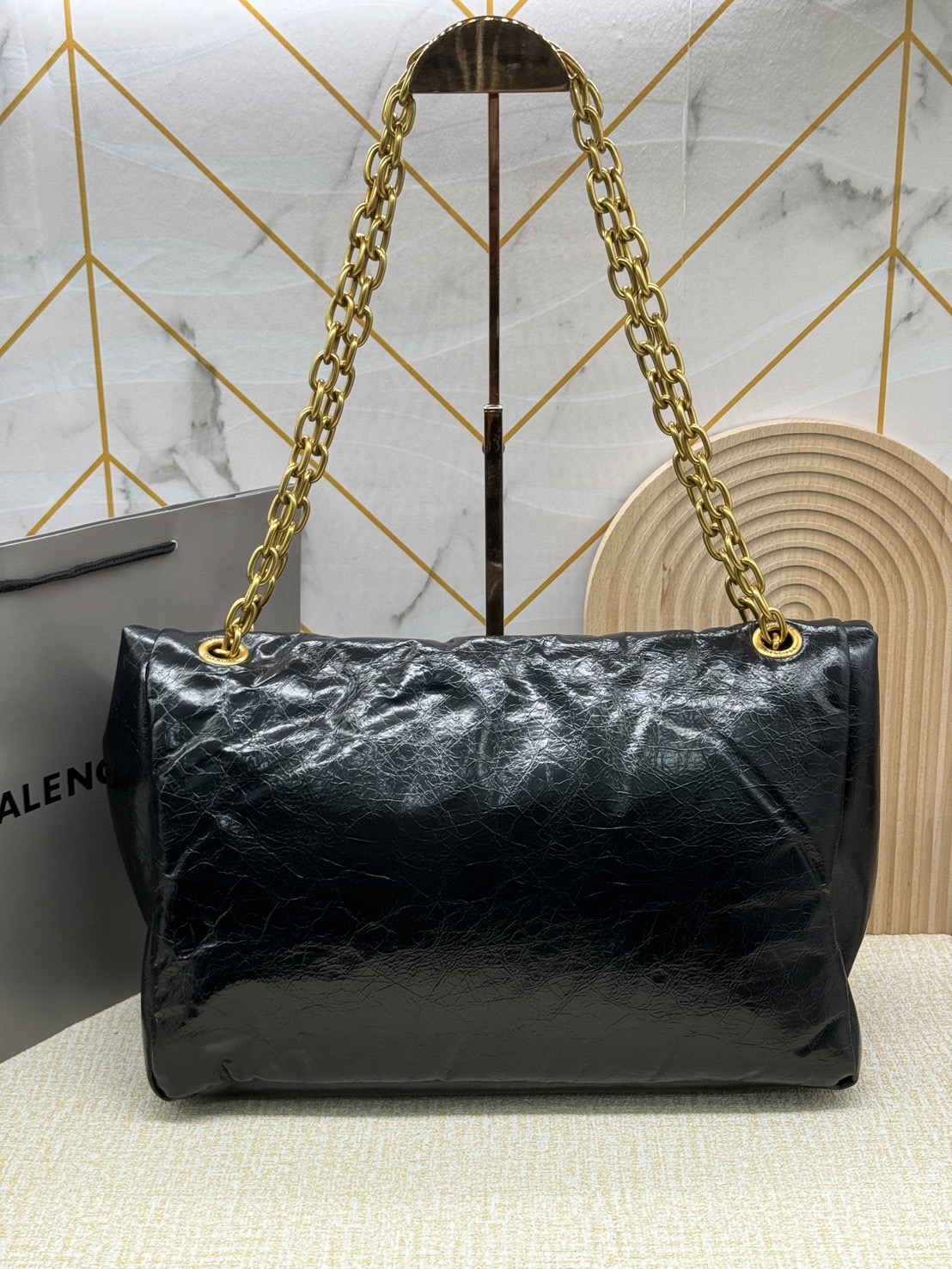 Balenciaga MONACO MEDIUM CHAIN BAG IN BLACK 35cm กระเป๋าทรงโท้ทใบใหญ่ งานหนังยับสวยเต็มใบ เกรดออริ สลับแท้ 1:1 ใช้งานต่างประเทศได้