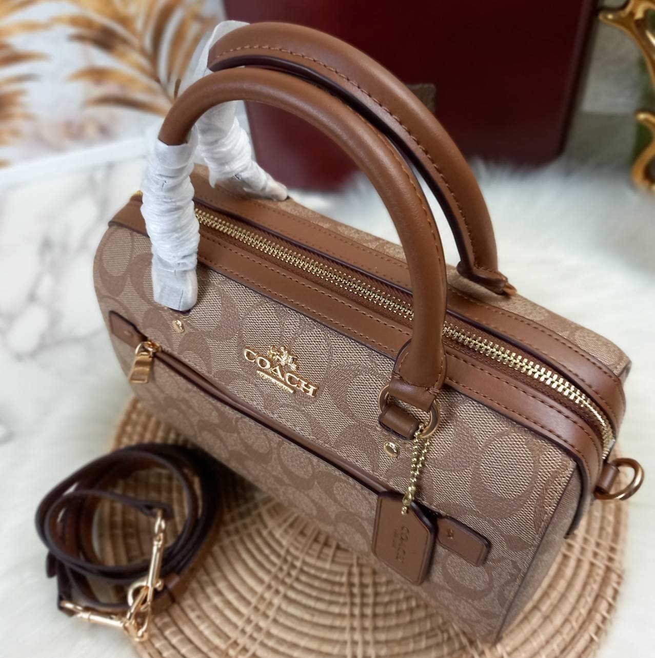 COACH ROWAN SATCHEL IN SIGNATURE CANVAS (COACH F83607)🌺ระดับตัวTOP ยกให้เธอเลย กับรุ่นนี้💃//หมอน 10" รุ่นมีช่องซิปด้านหน้า สามารถแยกเก็บของสำคัญๆได้อย่างเป็นสัดส่วน สำหรับใครที่ชอบกระเป๋าที่จุของได้เยอะๆ รุ่นนี้ตอบโจทย์ได้เลย แนะนำว่า