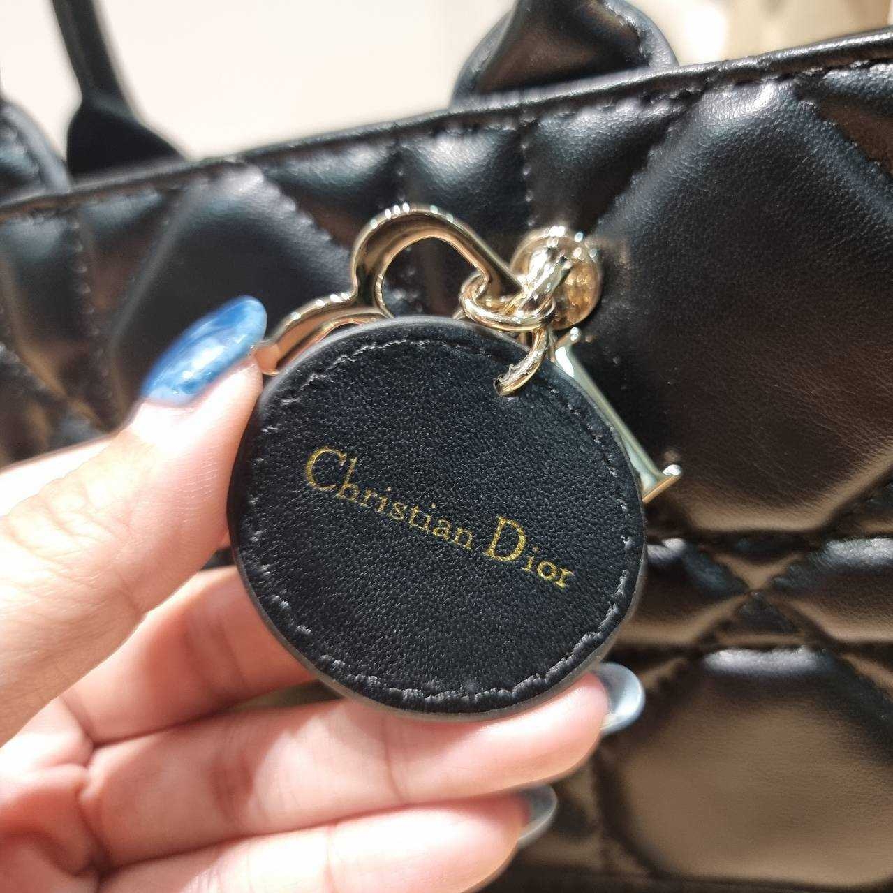 Dior mini book tote macro cannage bag กระเป๋าทรงโท้ทสุดฮิต ไซส์มินิ ดีไซน์ใหม่ หนังสวย พกพาไปไหนก็ได้ คล่องตัวและแมตช์ง่ายสุดๆ
